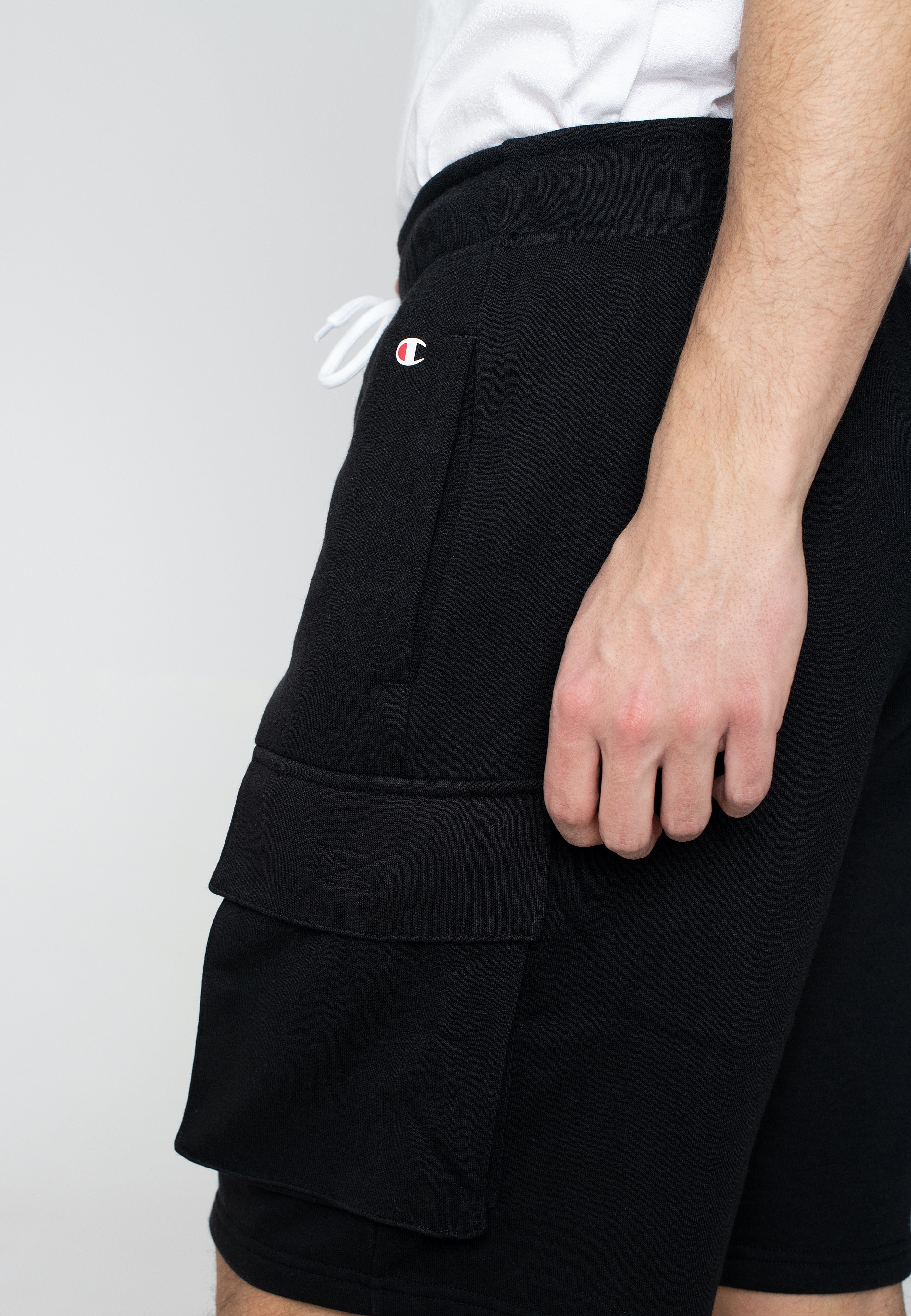 Champion - Cargo Bermuda Black Beauty - Shorts | Men-Image
