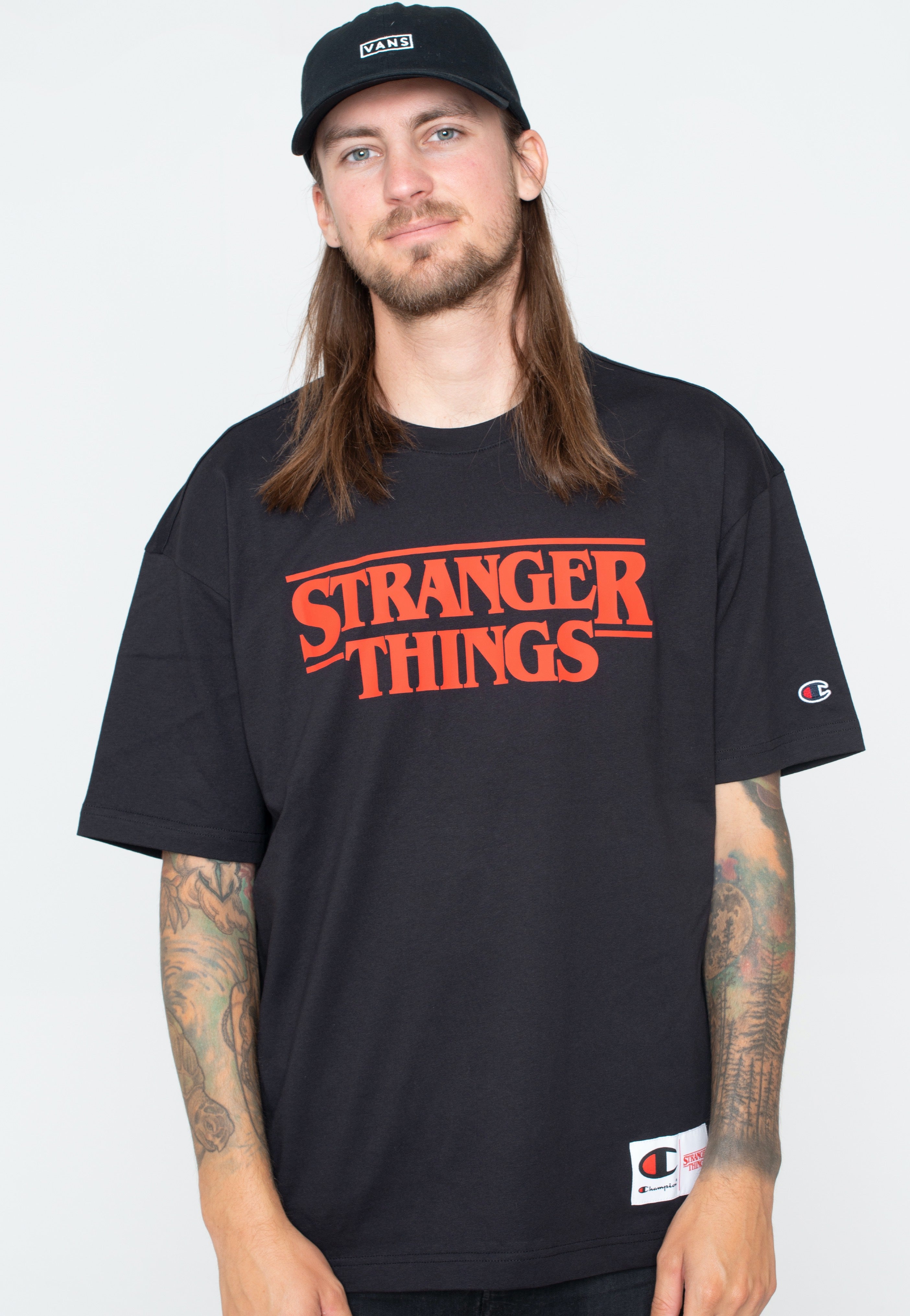 Champion x Stranger Things - Crewneck Black Beauty - T-Shirt | Men-Image