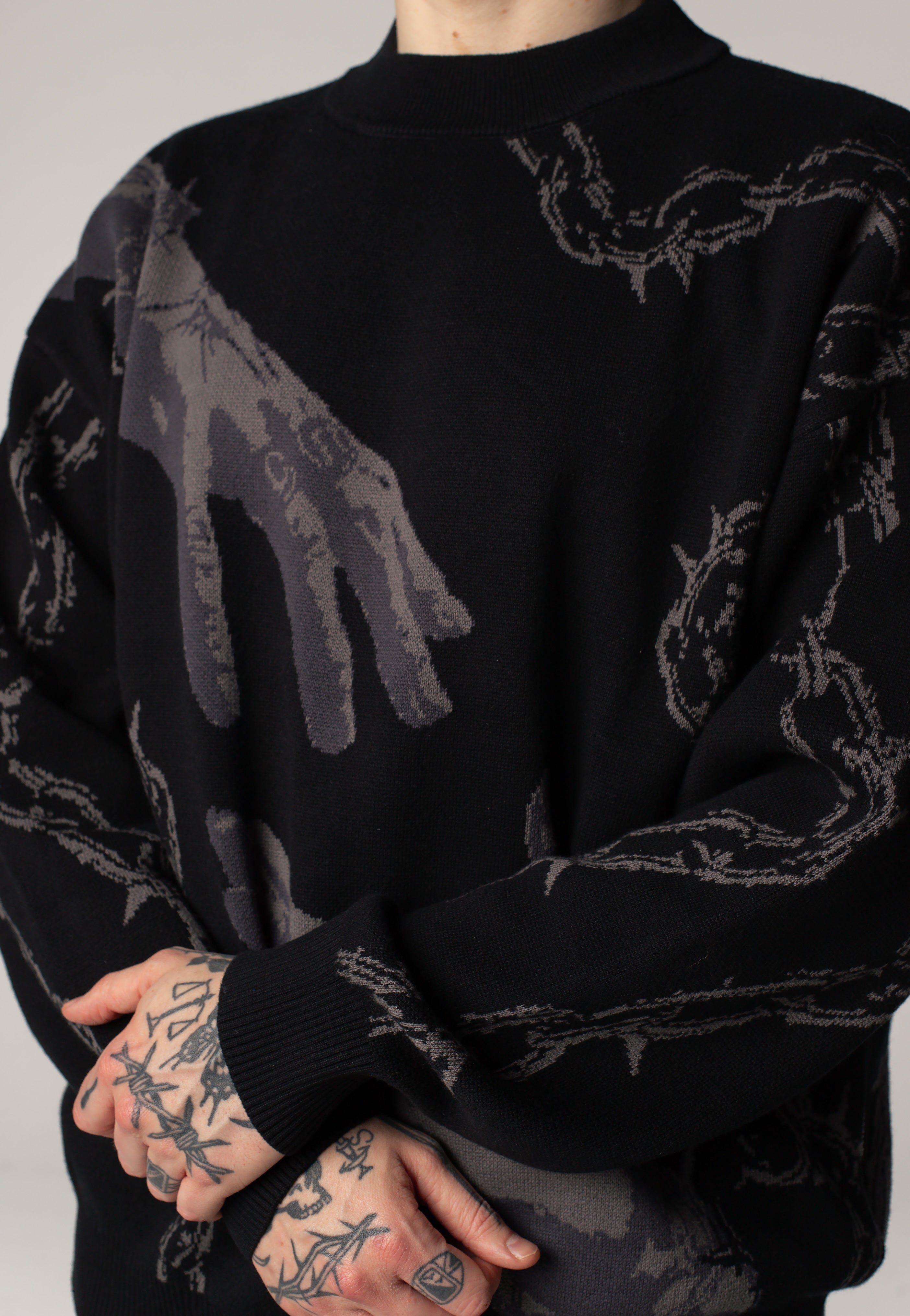 Chet Rock - Break Free Hand Black - Pullover | Men-Image