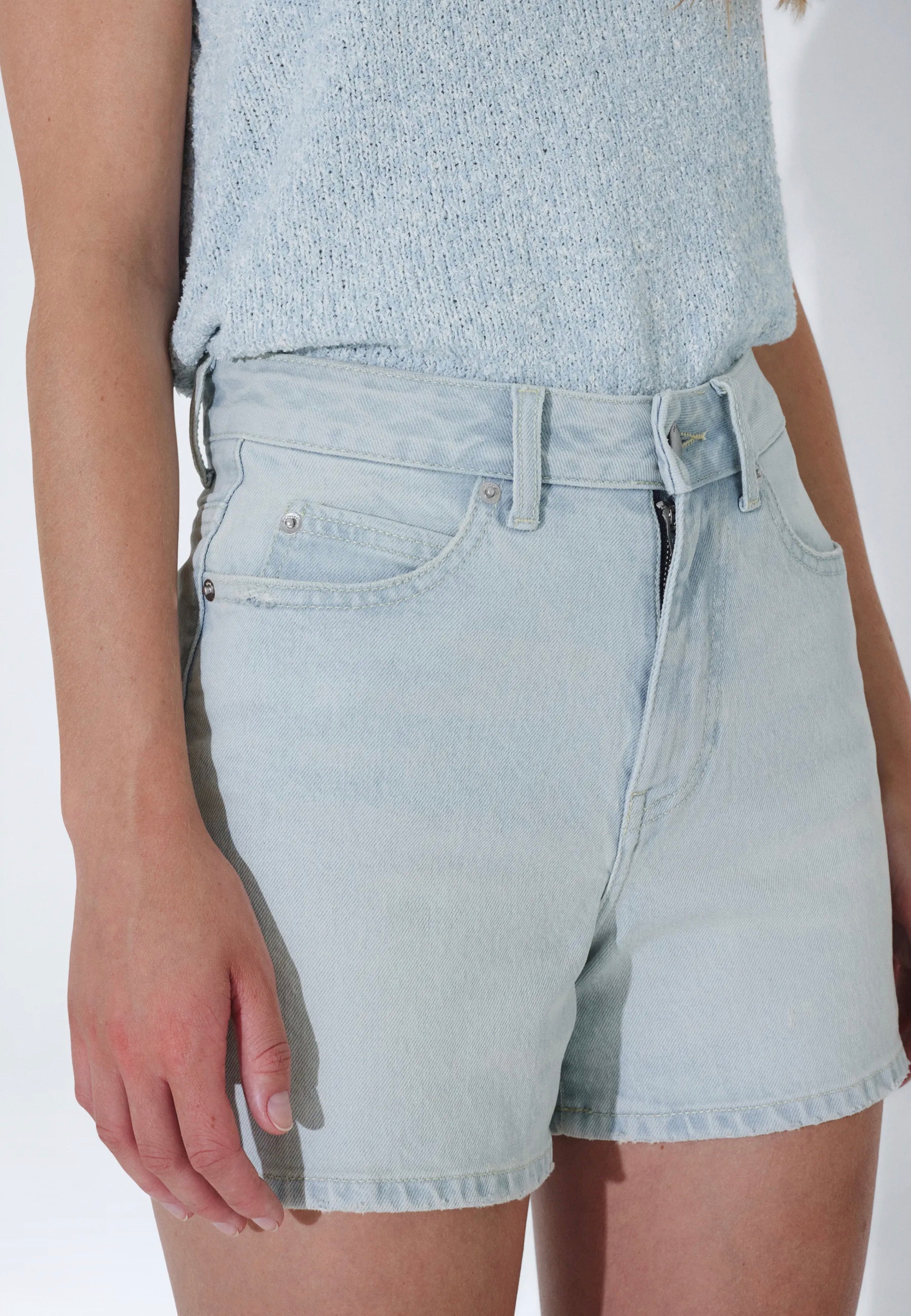 Dr. Denim - Nora Bay Superlight Creme Worn - Shorts | Women-Image