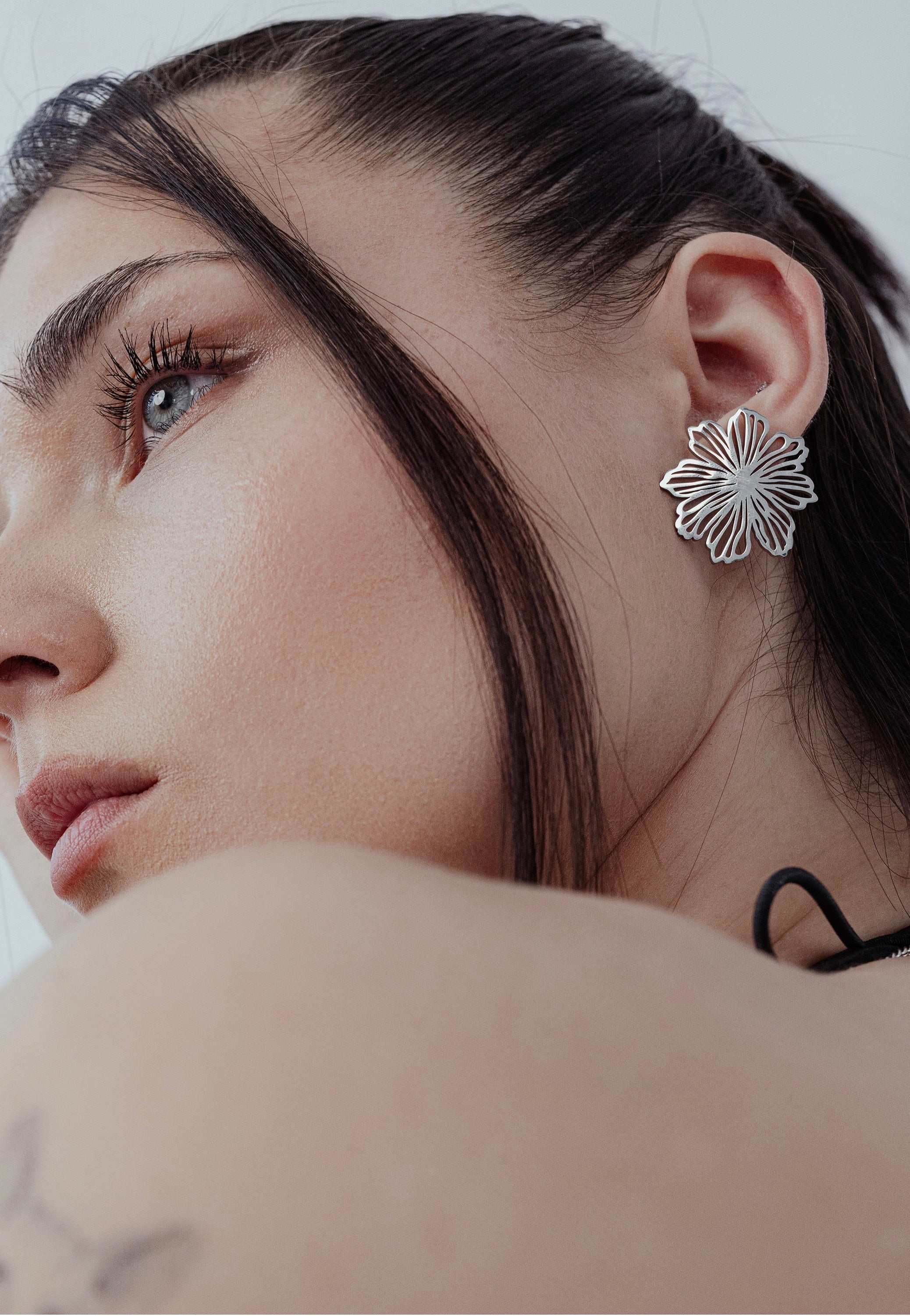 Wildcat - Fine Flower Silver - Earrings | Neutral-Image