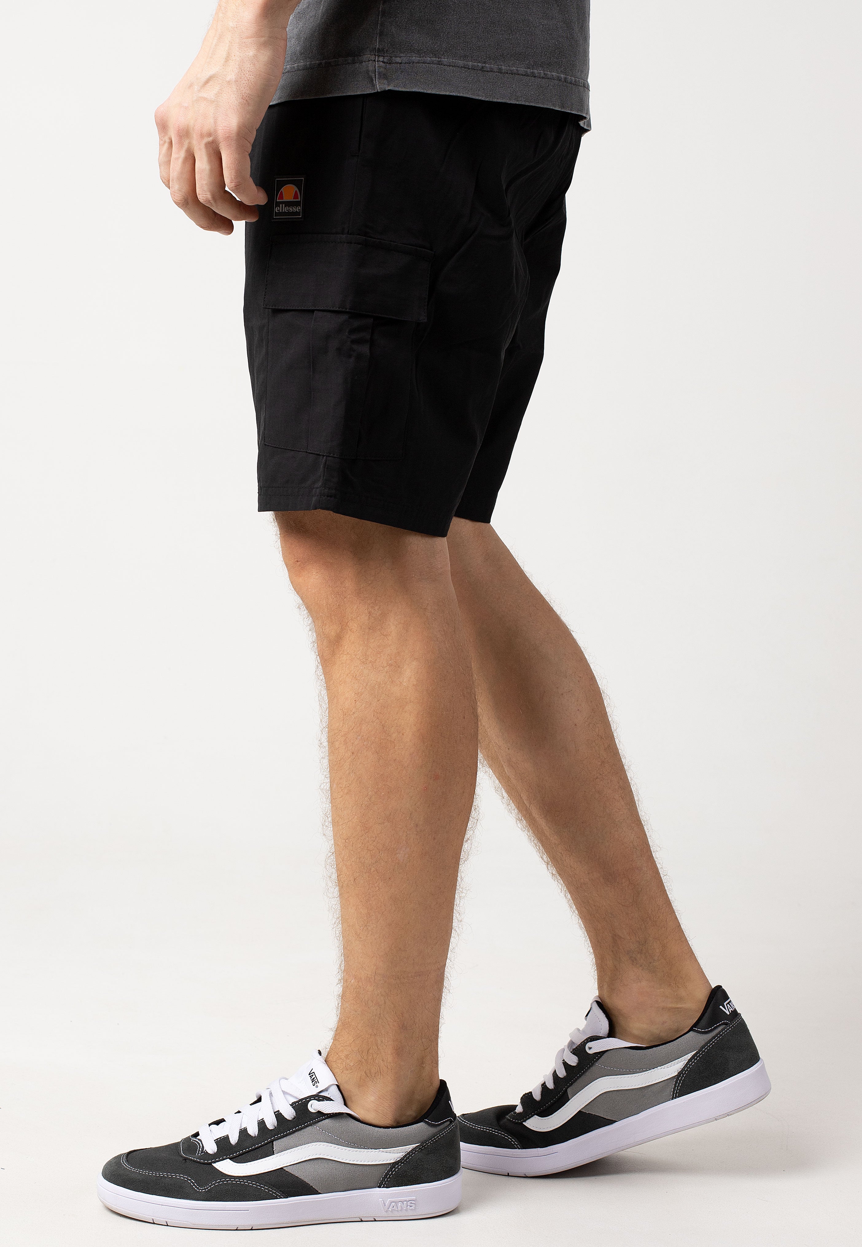 Ellesse - Caprera Cargo Black - Shorts | Men-Image
