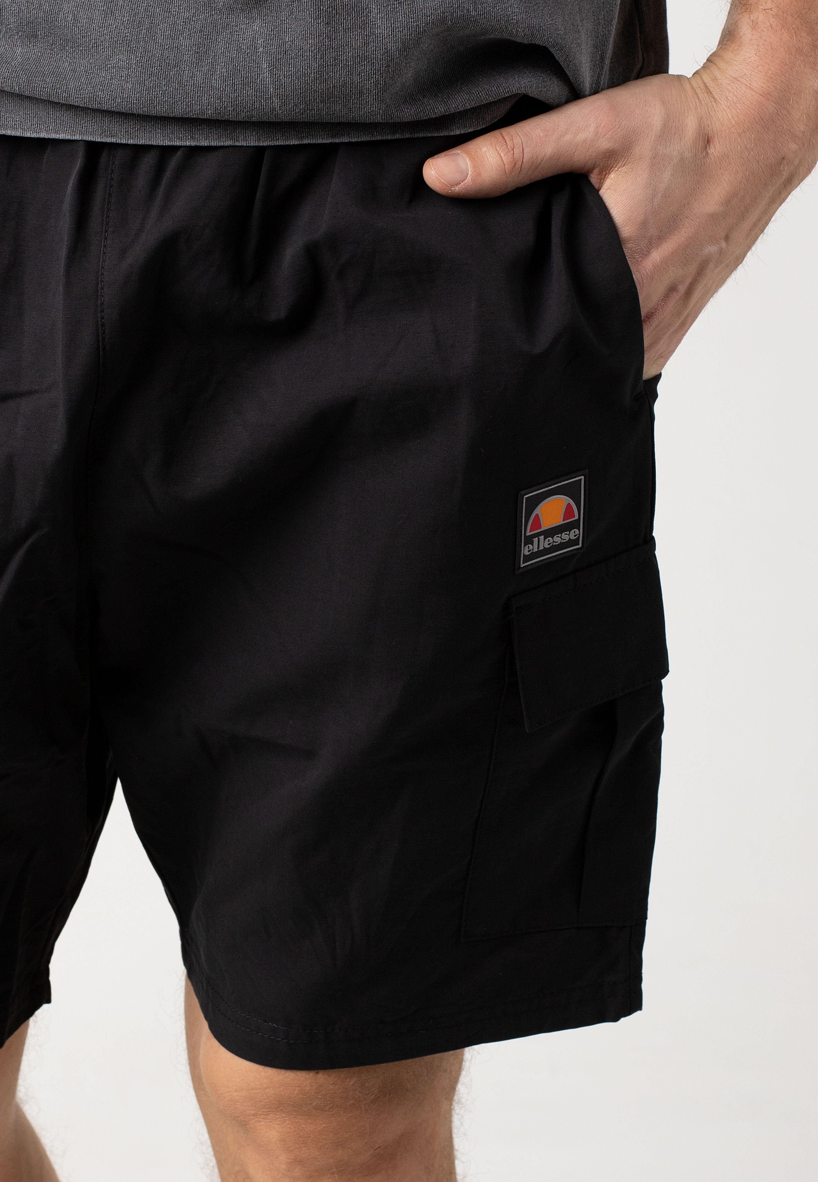 Ellesse - Caprera Cargo Black - Shorts | Men-Image