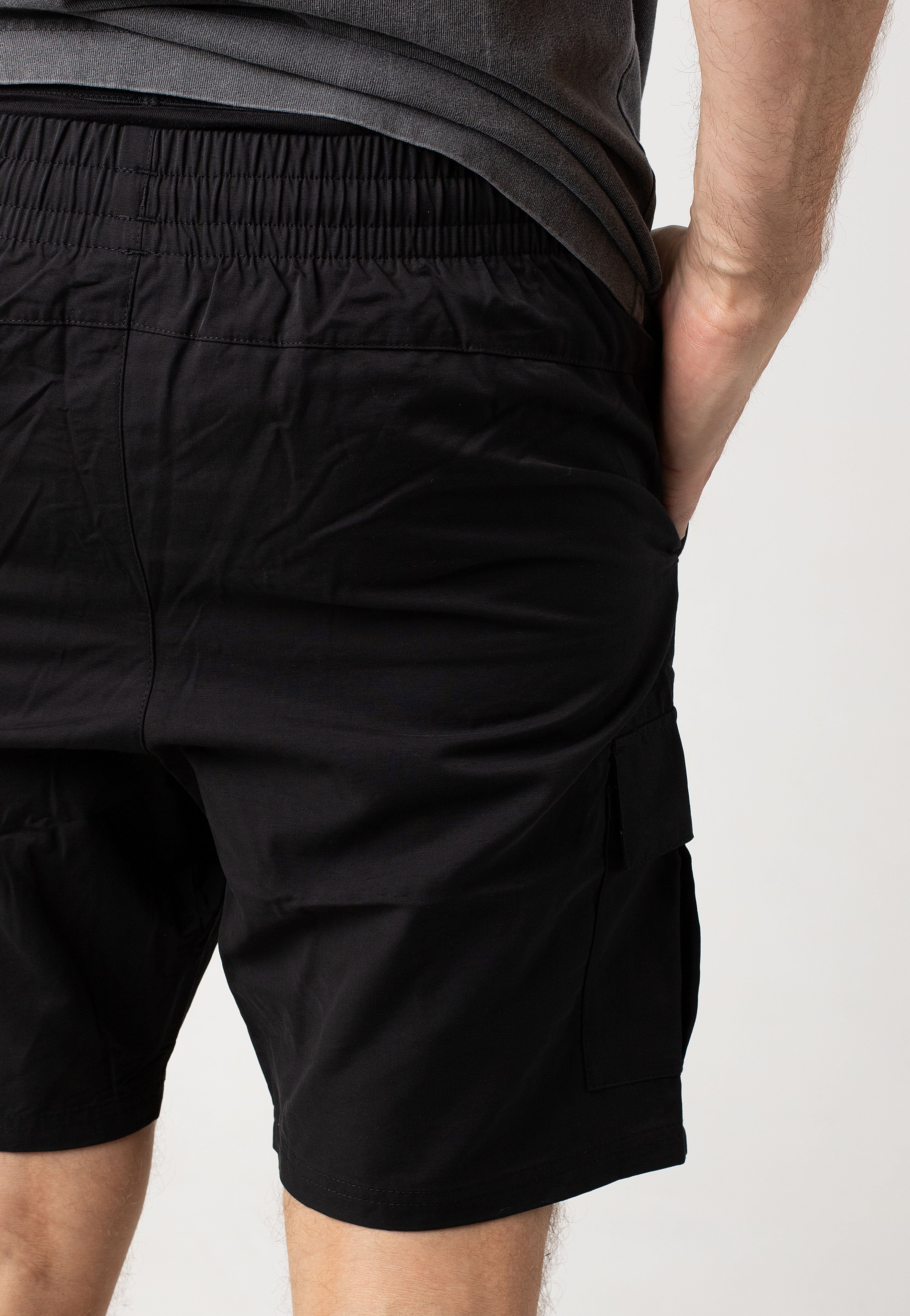 Ellesse - Caprera Cargo Black - Shorts | Men-Image