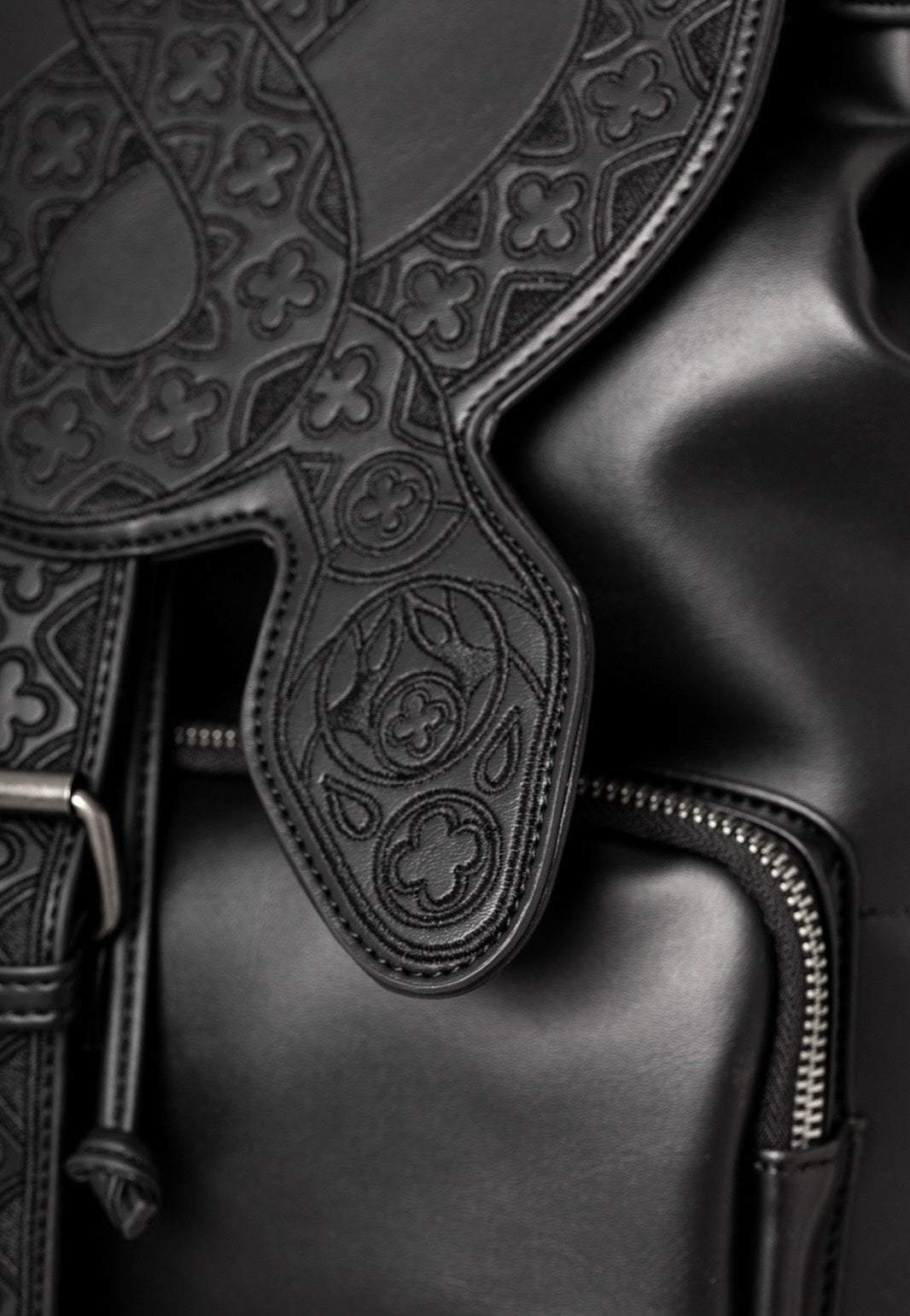 Restyle - Cathedral Snake - Backpack | Neutral-Image