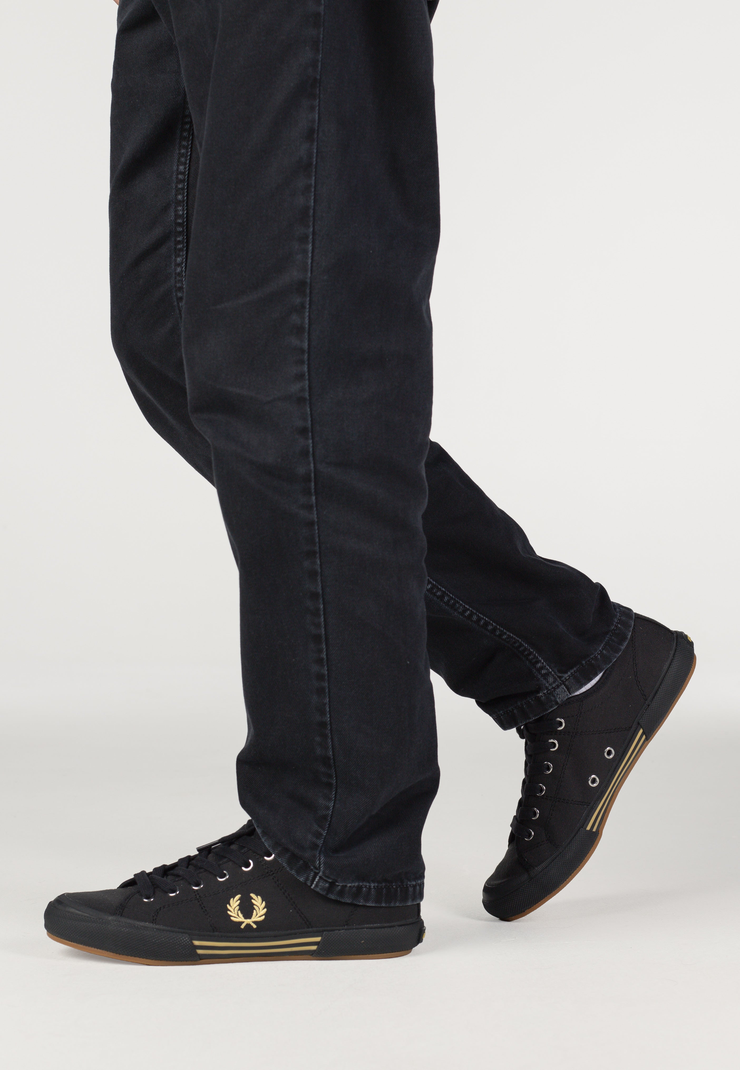 Fred Perry - B708 Vintage Tennis Canvas Black/Champagne - Shoes | Men-Image