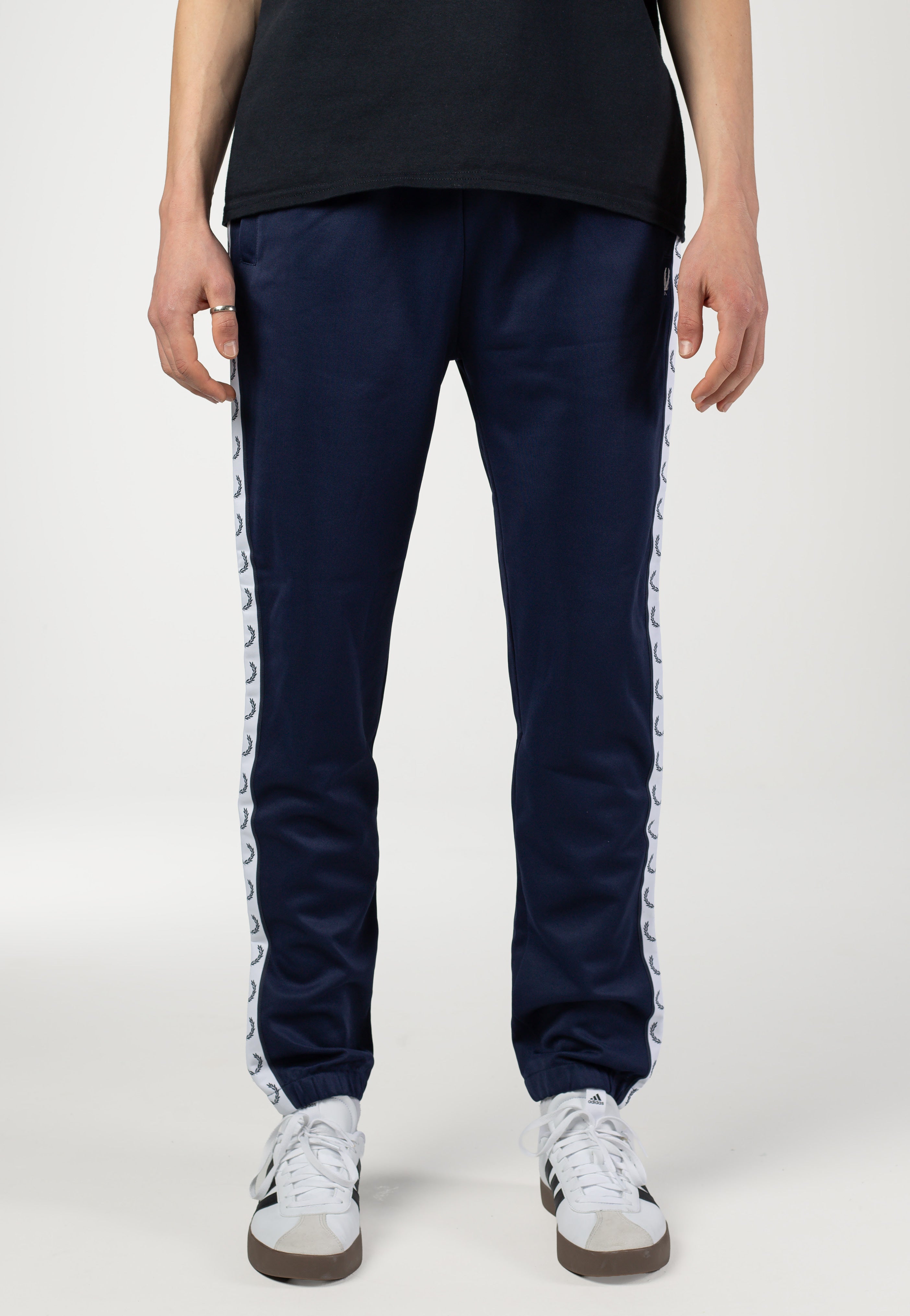 Fred Perry - Taped Carbon Blue - Sweat Pants | Men-Image