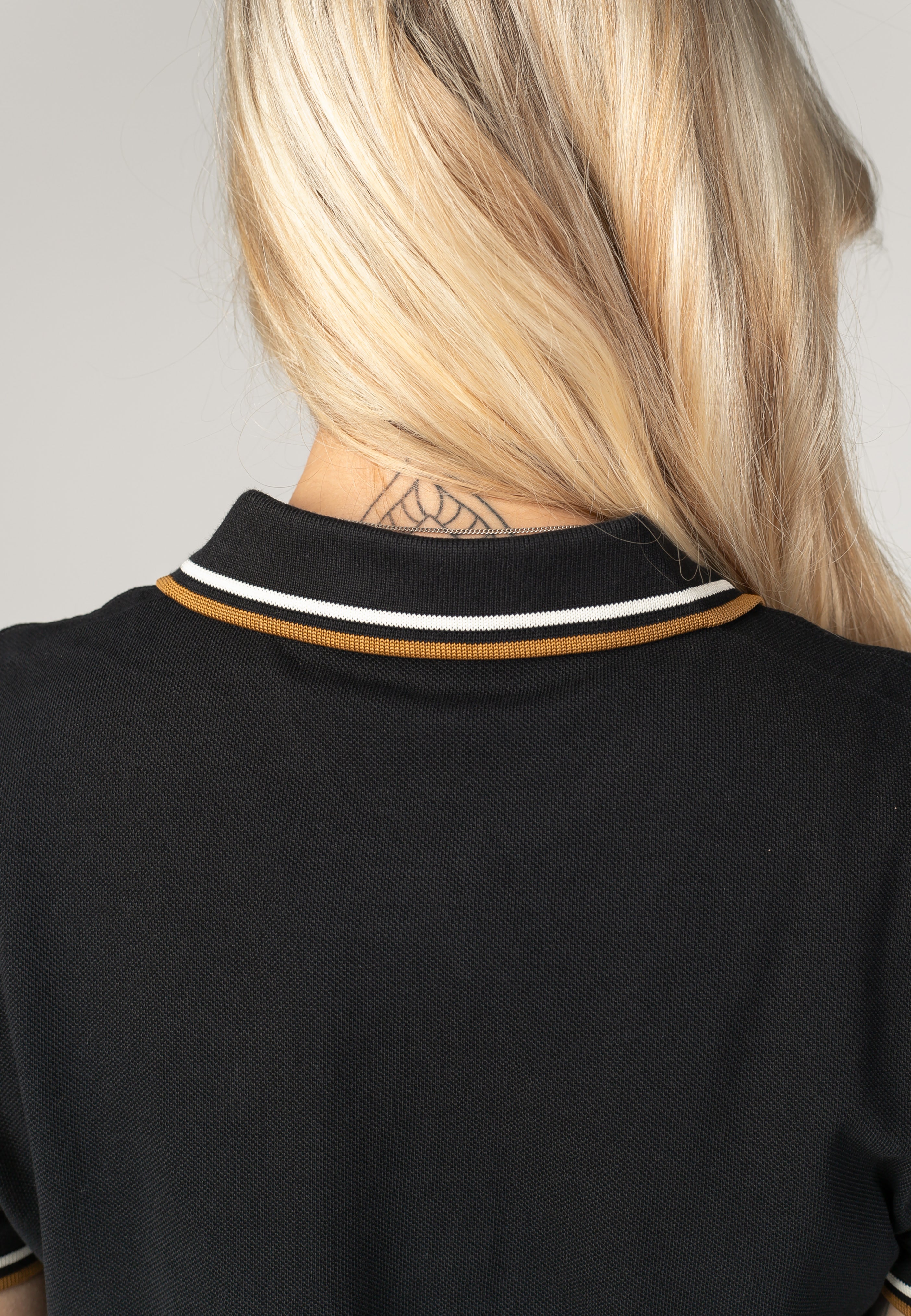 Fred Perry - Twin Tipped Black/Ecru/Dark Caramel - Polo | Women-Image
