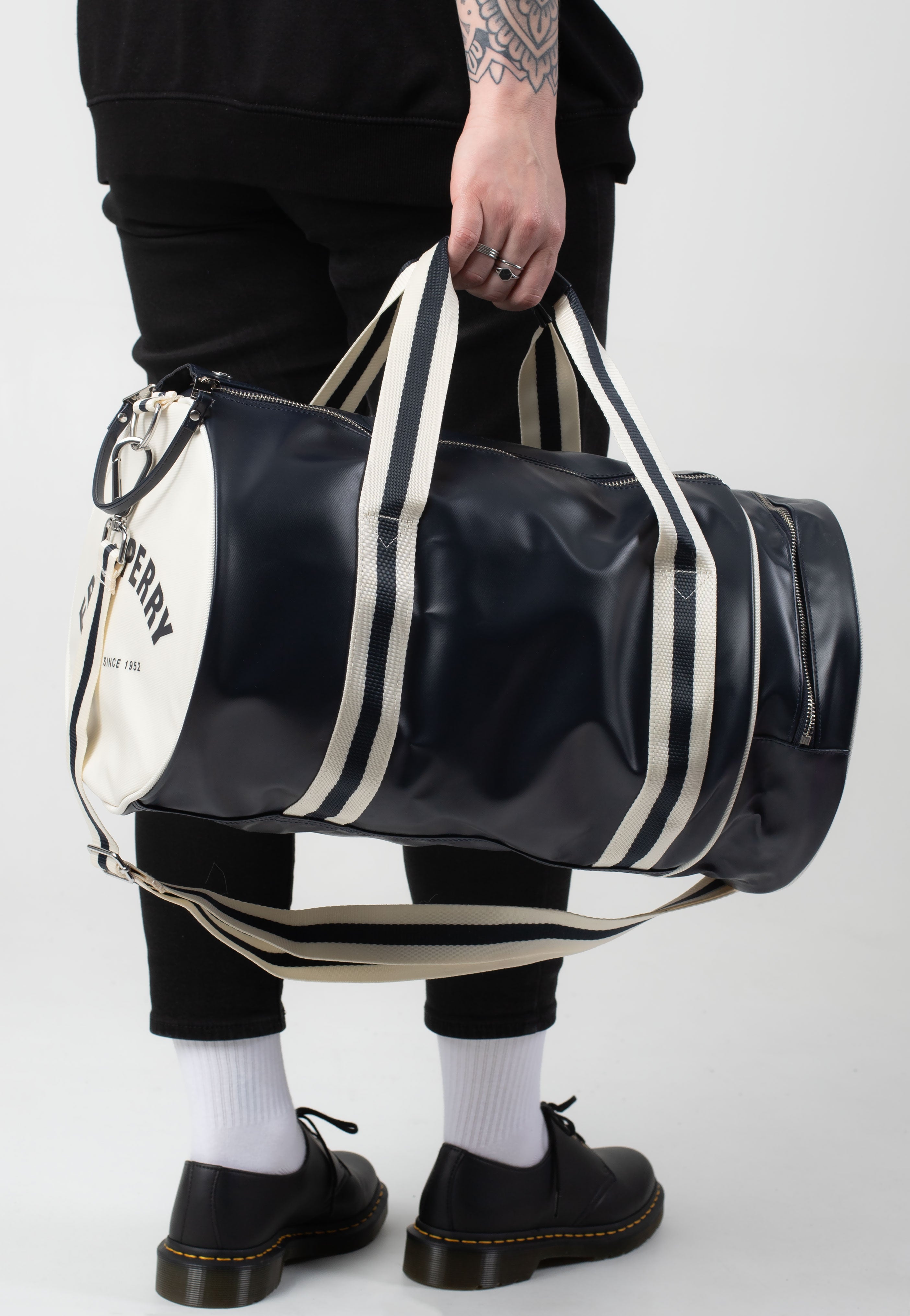 Fred Perry - Classic Barrel Navy/Ecru - Dufflebag | Neutral-Image