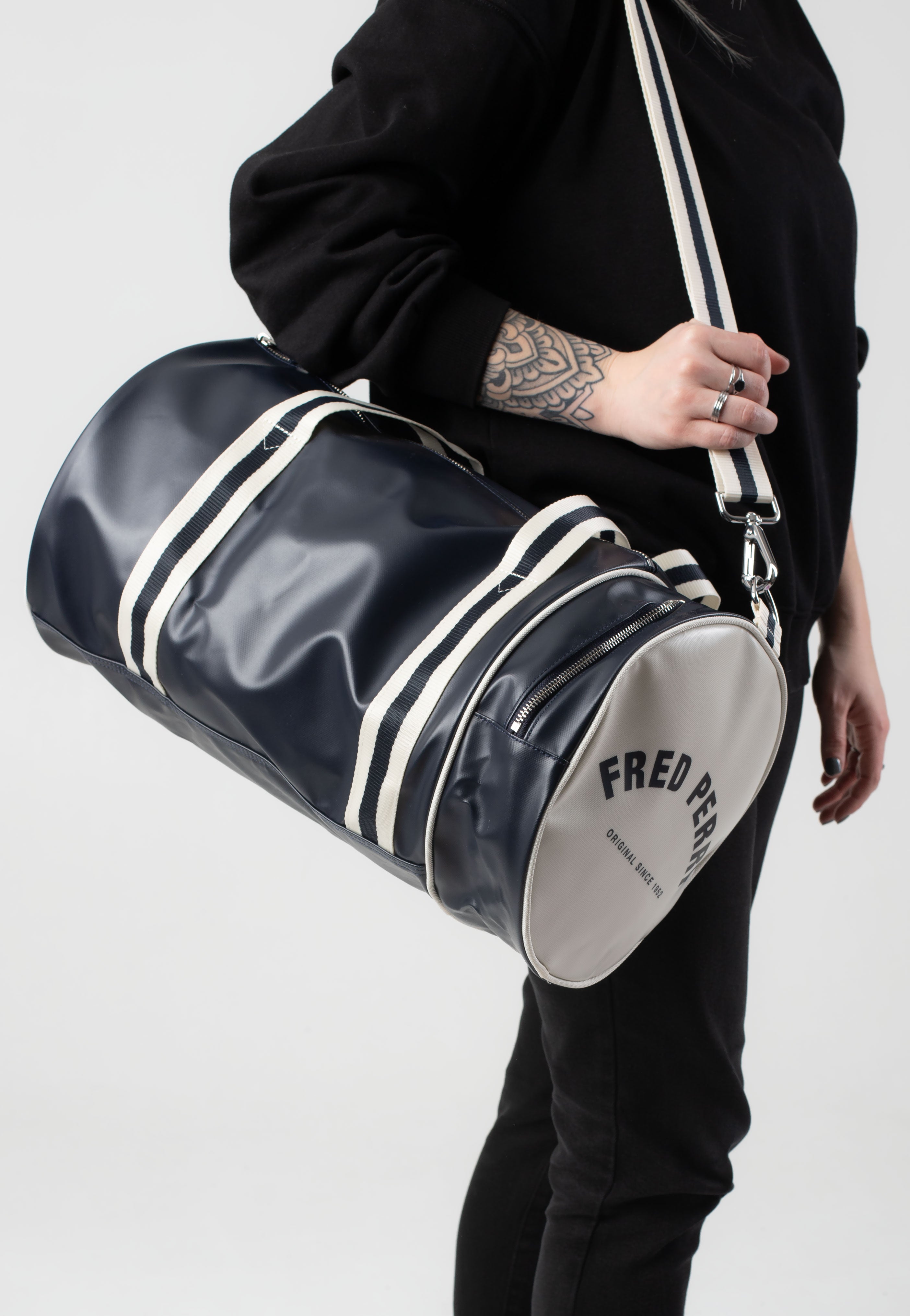 Fred Perry - Classic Barrel Navy/Ecru - Dufflebag | Neutral-Image
