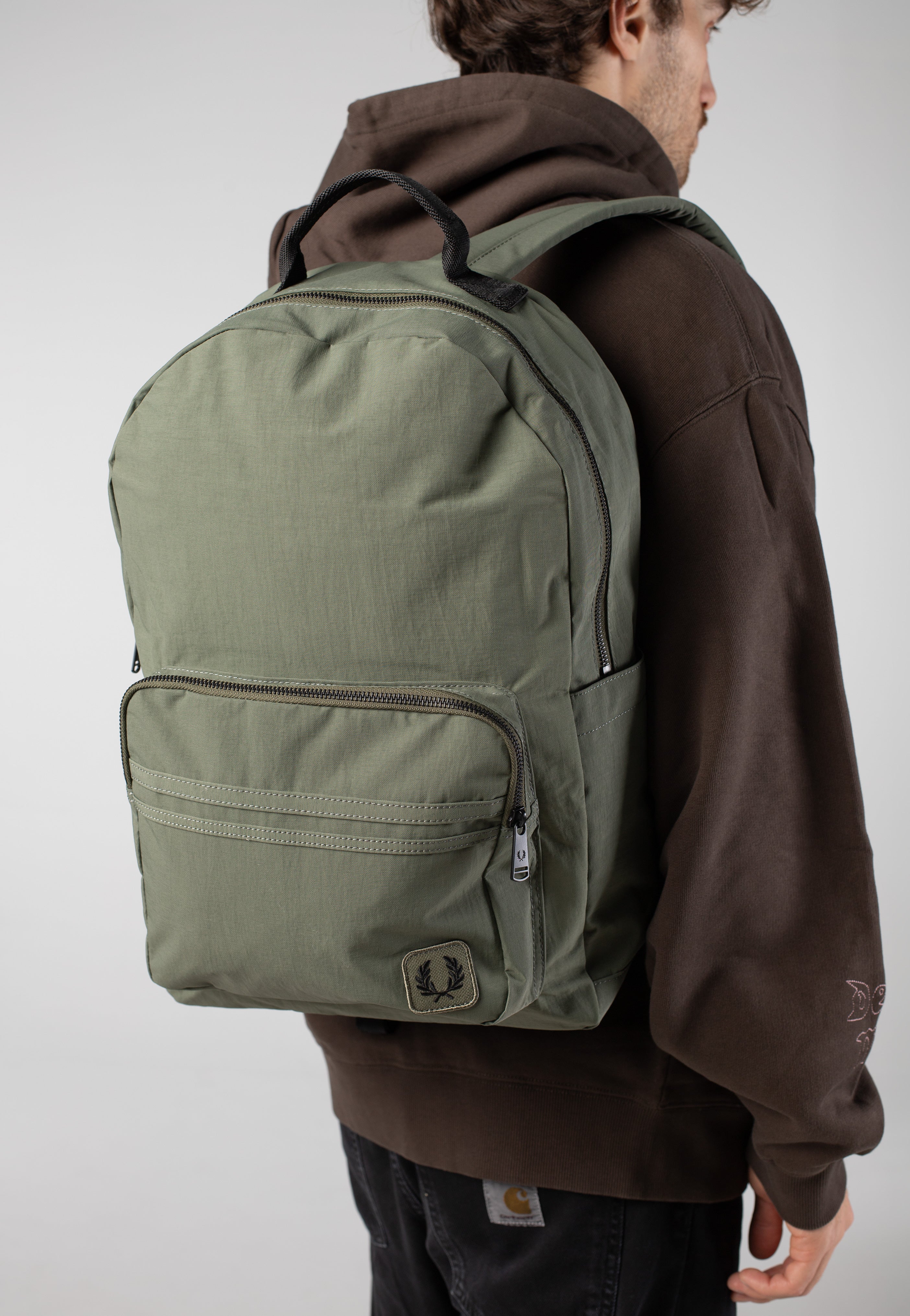 Fred Perry - Nylon Badge Laurel Wreath Green - Backpack | Neutral-Image
