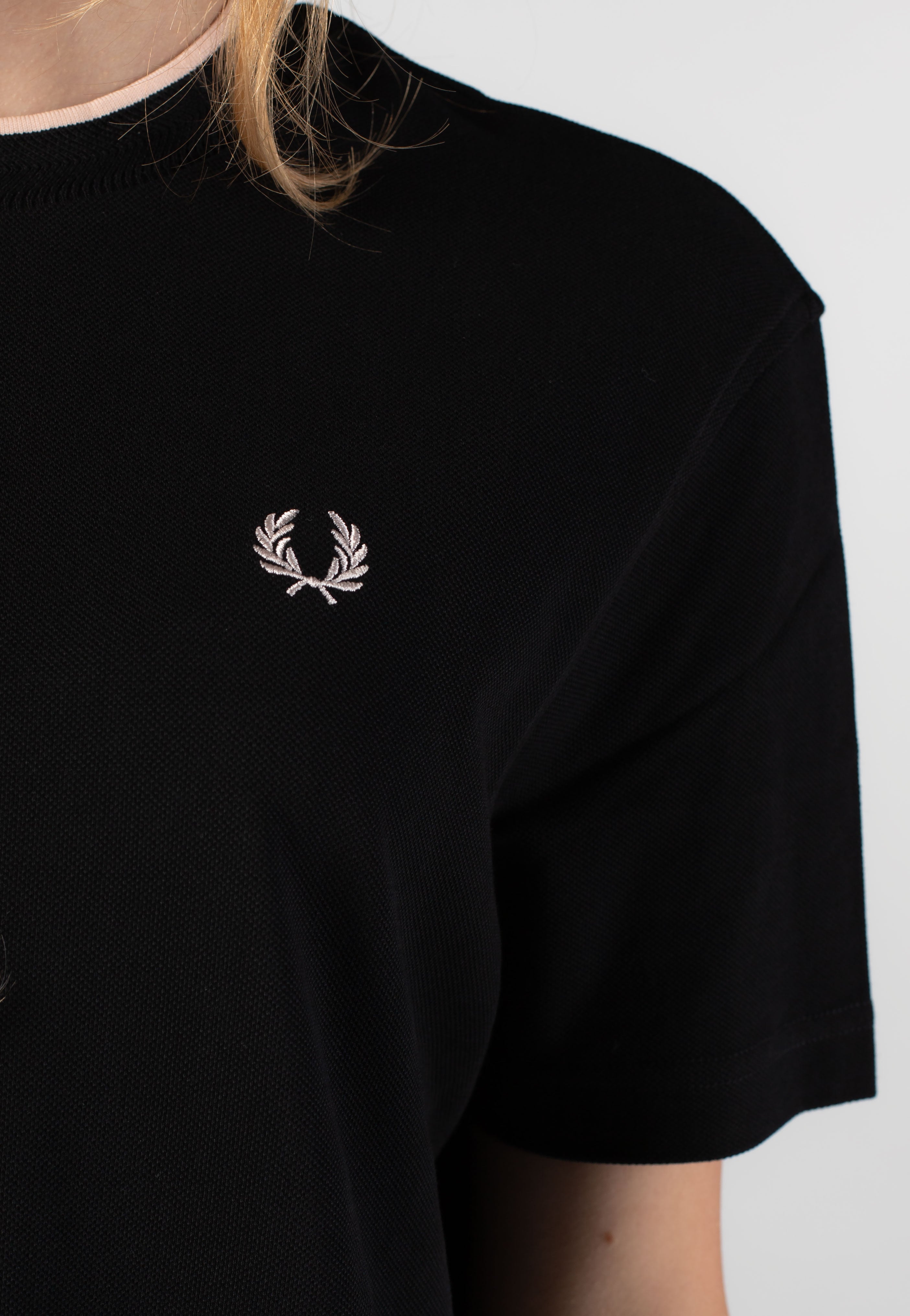 Fred Perry - Tipped Pique T-Shirt Black - Dress | Women-Image