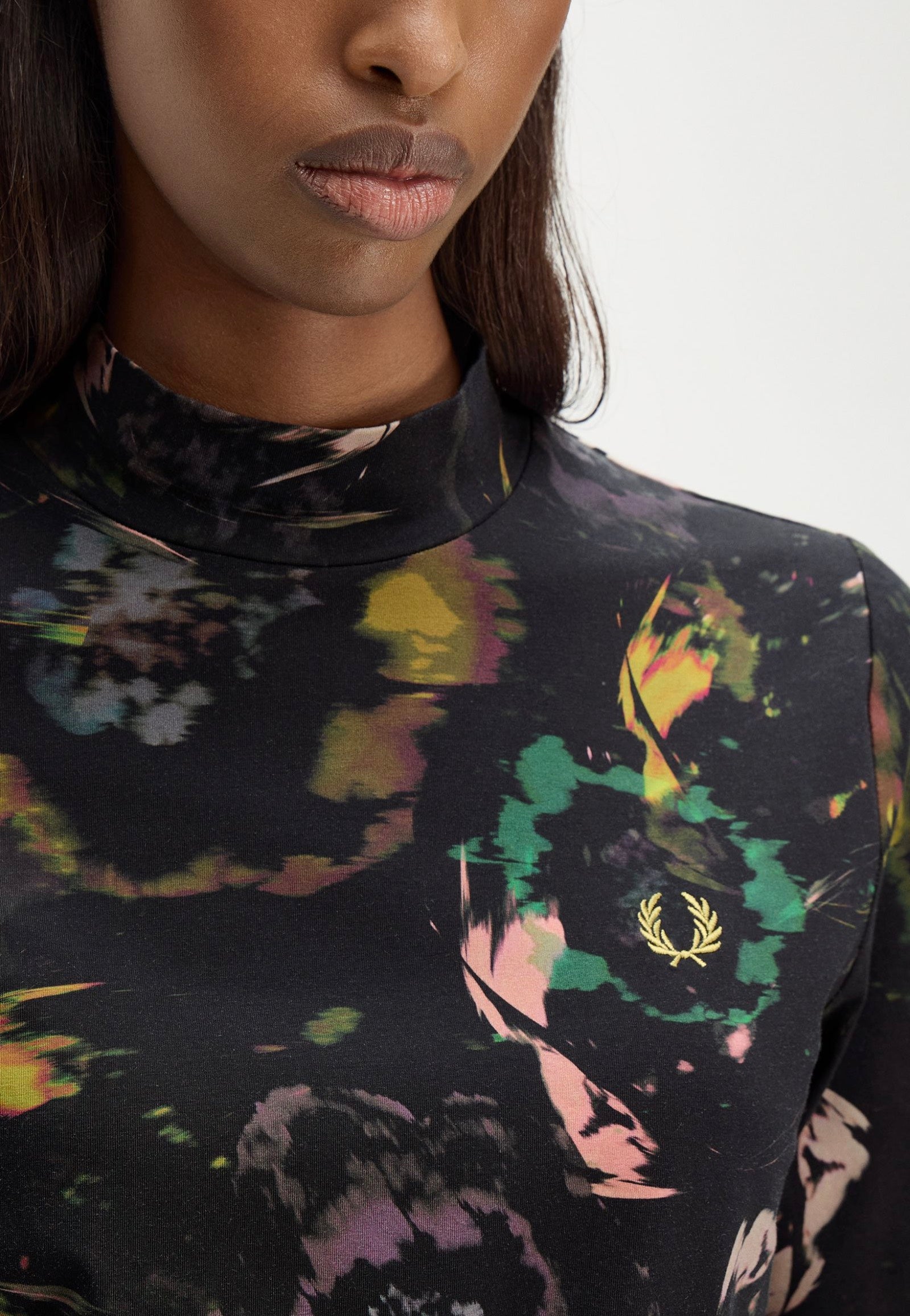 Fred Perry - Floral Print Black - T-Shirt | Women-Image