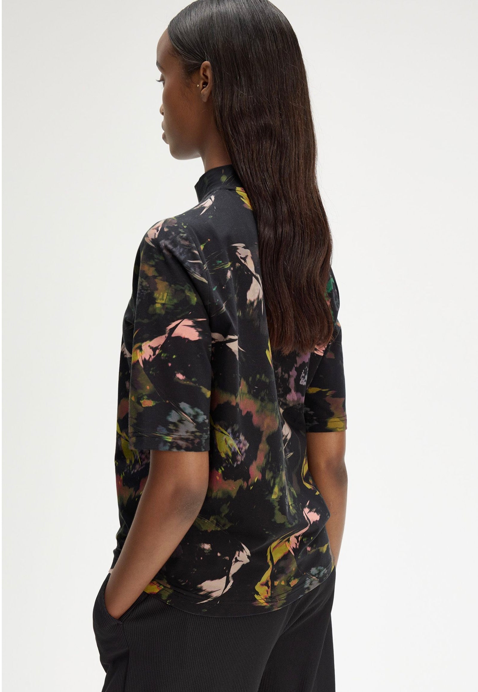 Fred Perry - Floral Print Black - T-Shirt | Women-Image