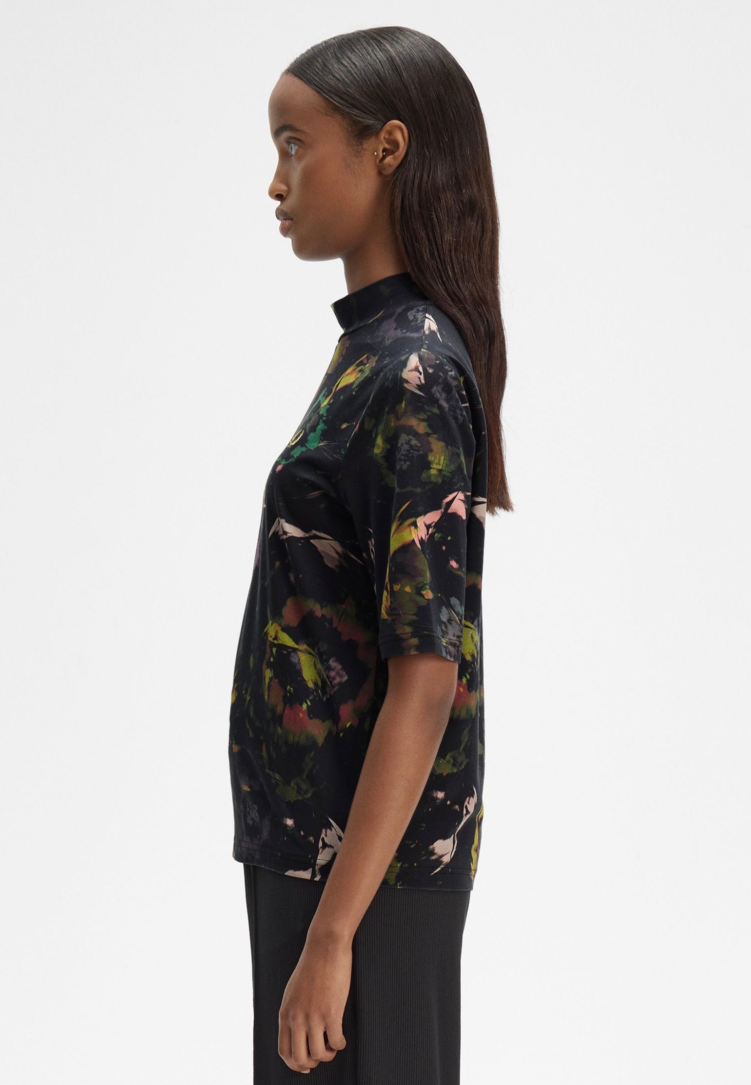 Fred Perry - Floral Print Black - T-Shirt | Women-Image