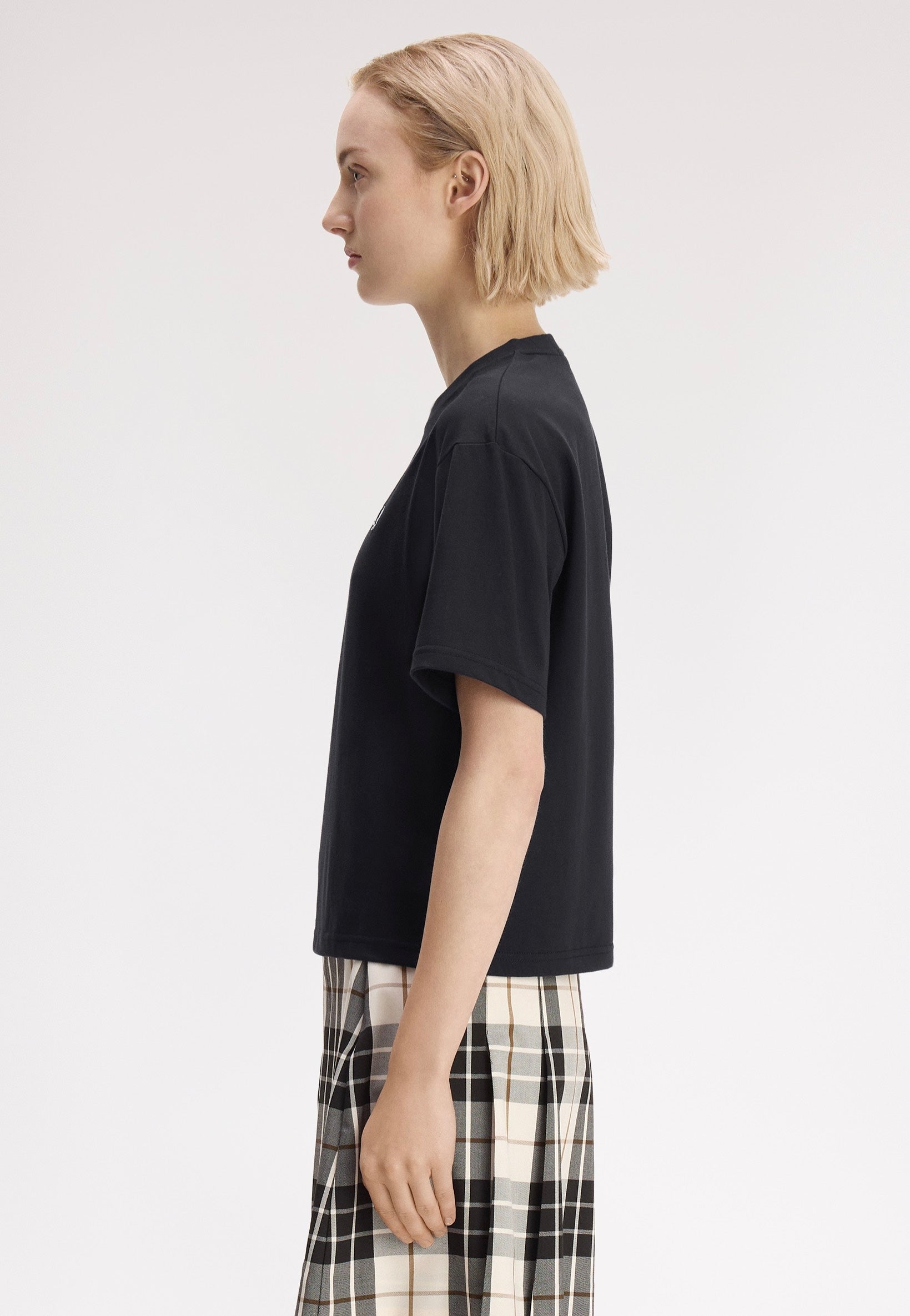 Fred Perry - Embroidered Black - T-Shirt | Women-Image