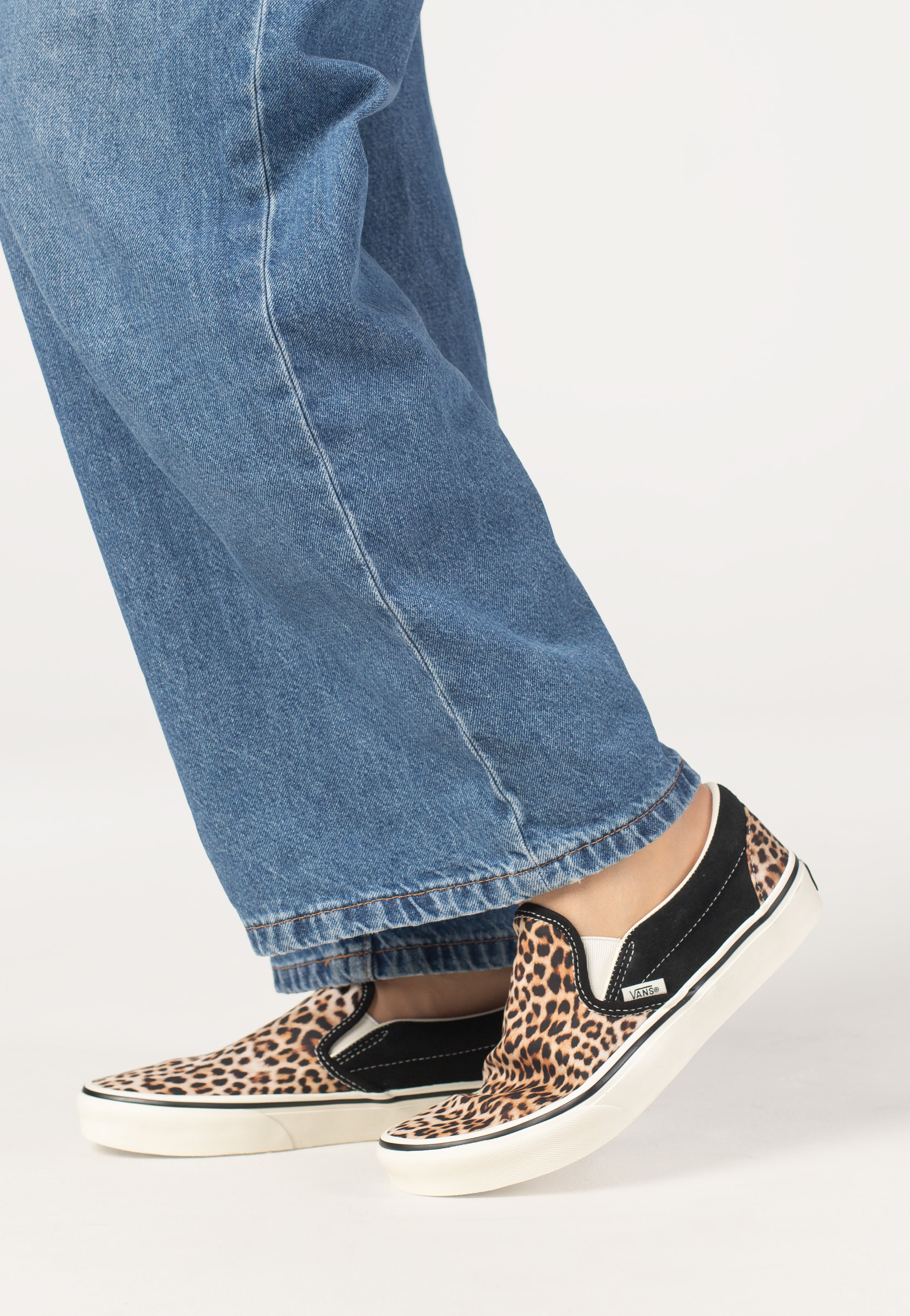Vans - Classic Slip-On Black/Leopard - Girl Shoes | Women-Image