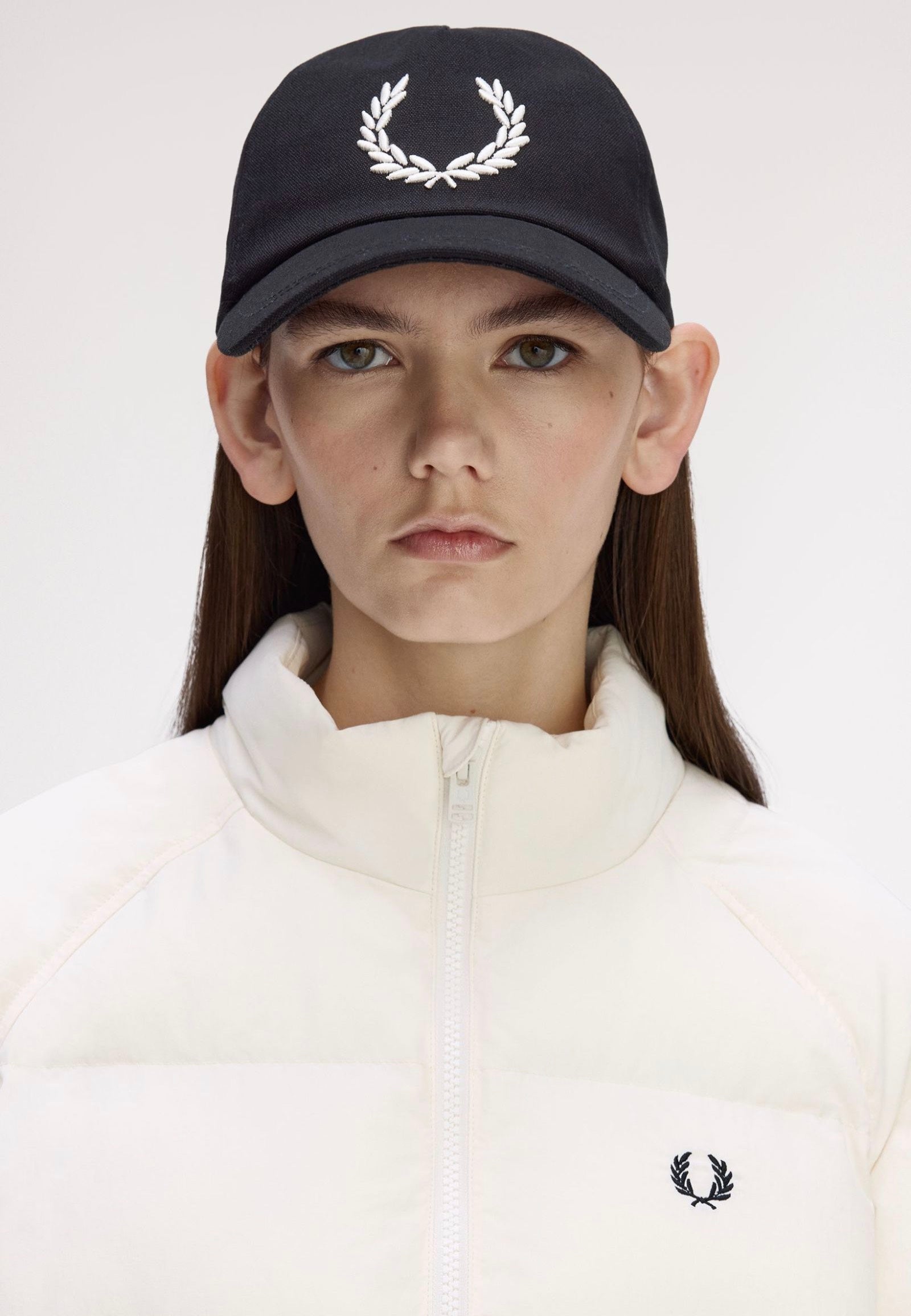 Fred Perry - Bold Branding Black/Snow White - Cap | Neutral-Image