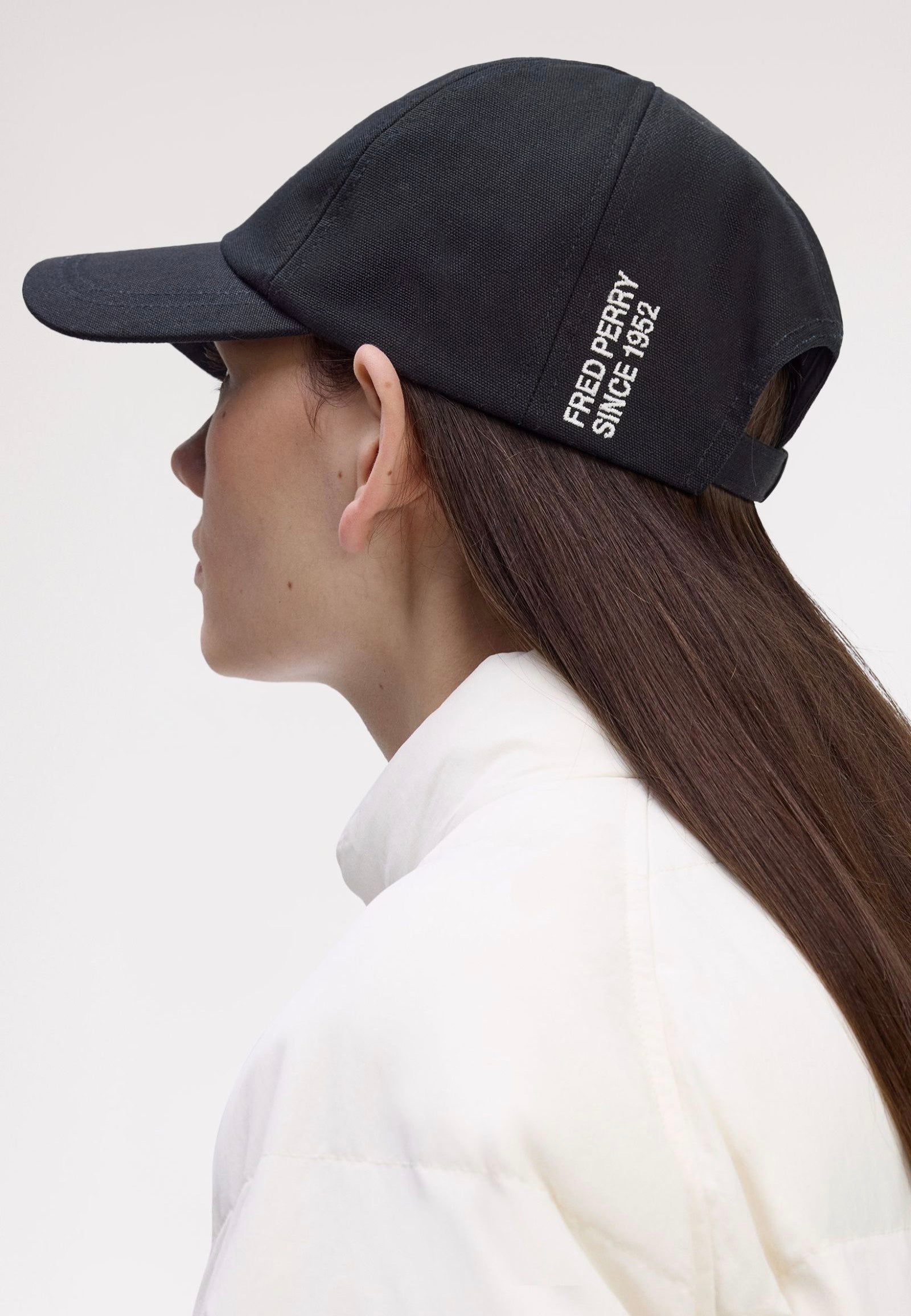 Fred Perry - Bold Branding Black/Snow White - Cap | Neutral-Image