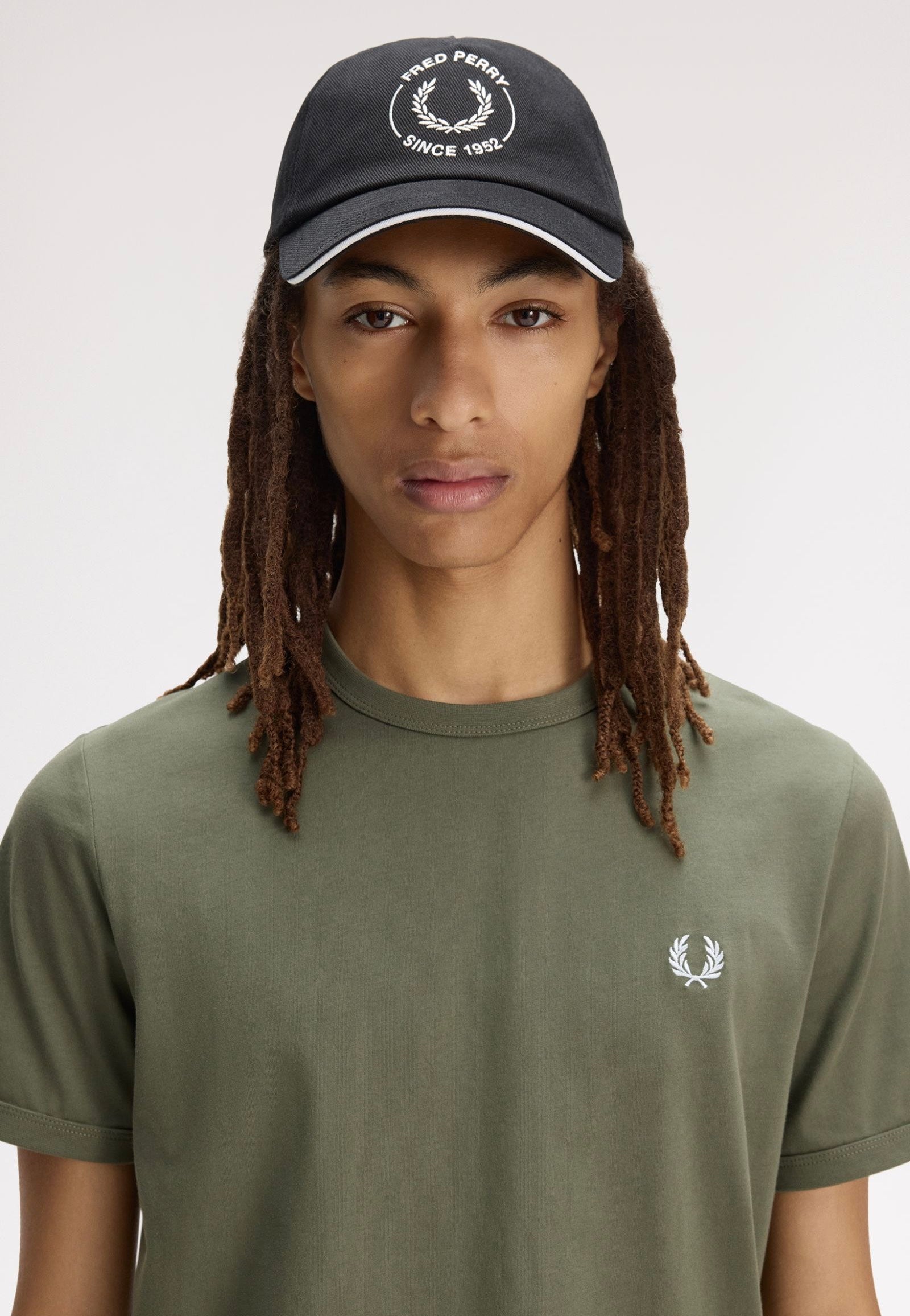 Fred Perry - Circle Branded Piped Twill Black - Cap | Neutral-Image