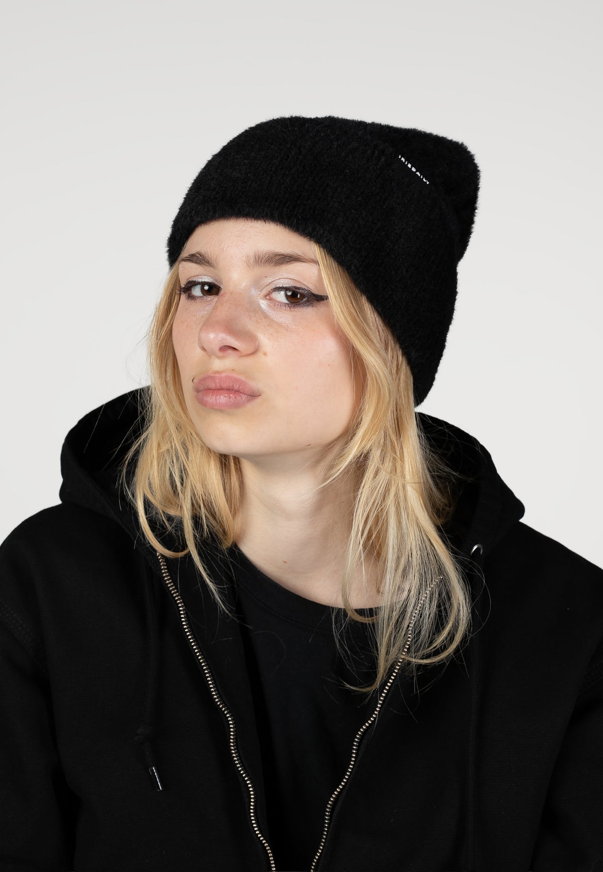 Iriedaily Fuzzy Feather Black Beanie | Neutral-Image