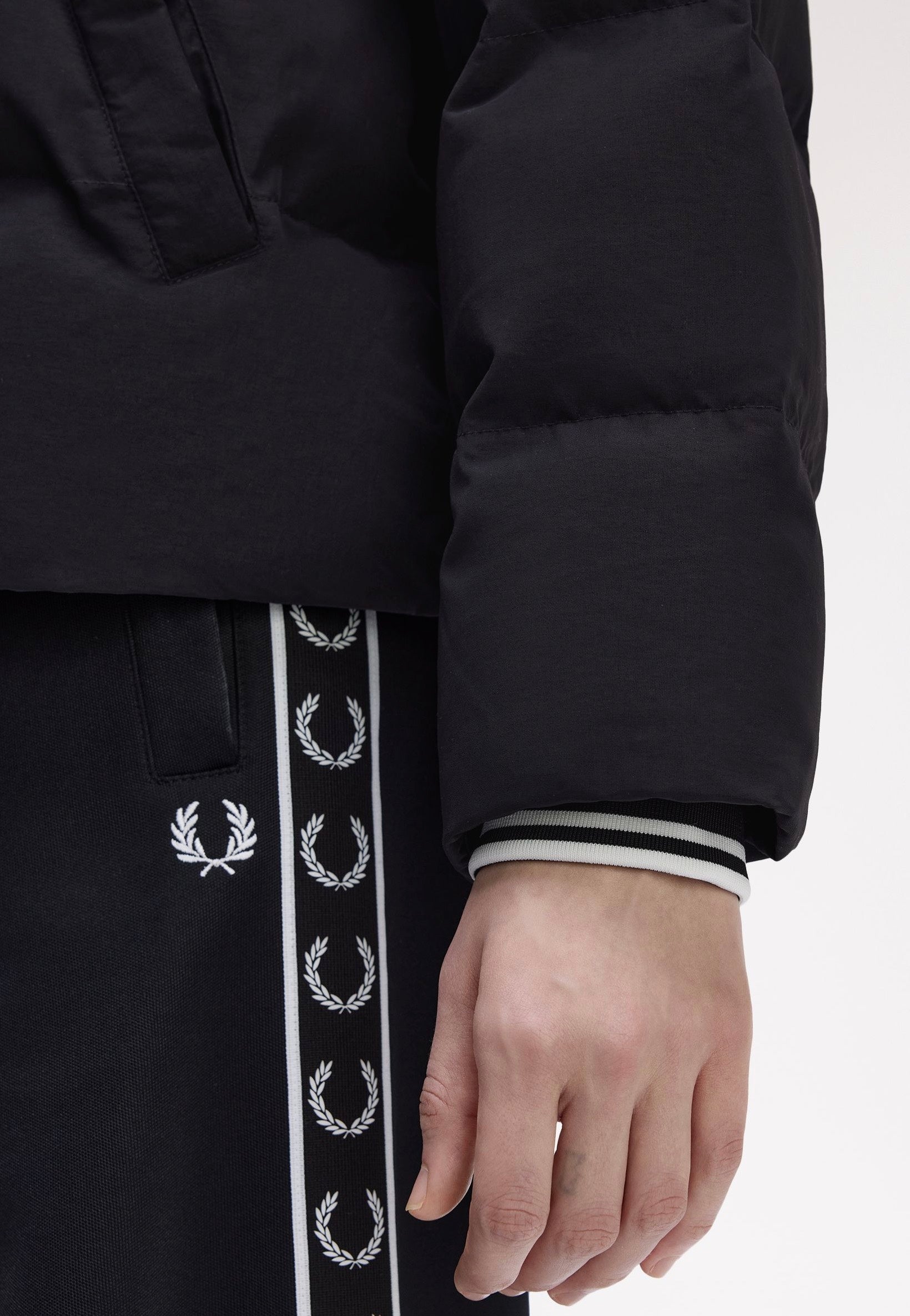 Fred Perry Raglan Sleeve Padded Black - Jacket | Impericon