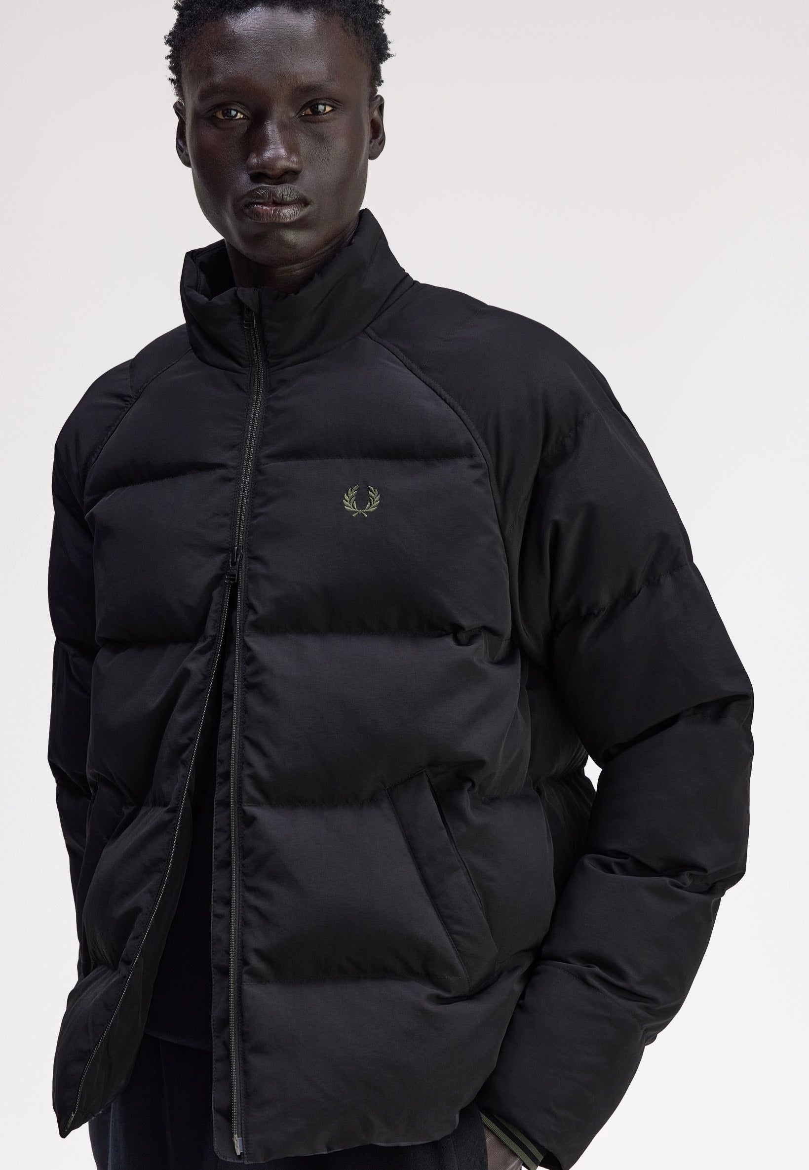 ジャケット・アウター FRED PERRY Raglan Sleeve Padded Jacket Fred Perry Raglan Sleeve Padded Black - Jacket | Impericon