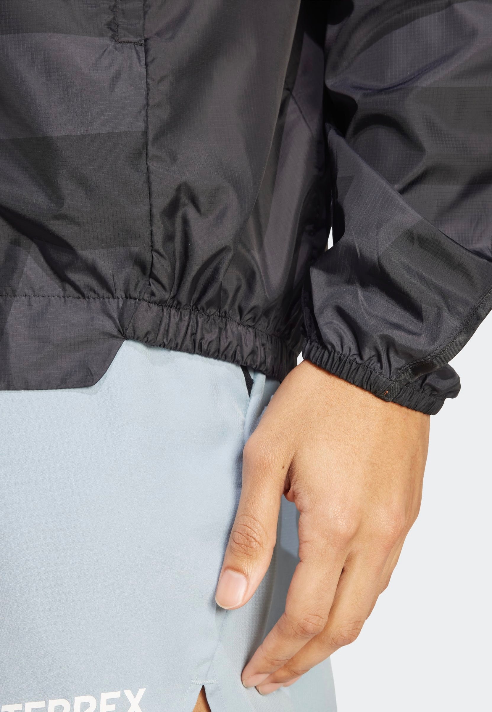 Adidas - Terrex Multi Printed Black/Carbon - Windbreaker | Men-Image