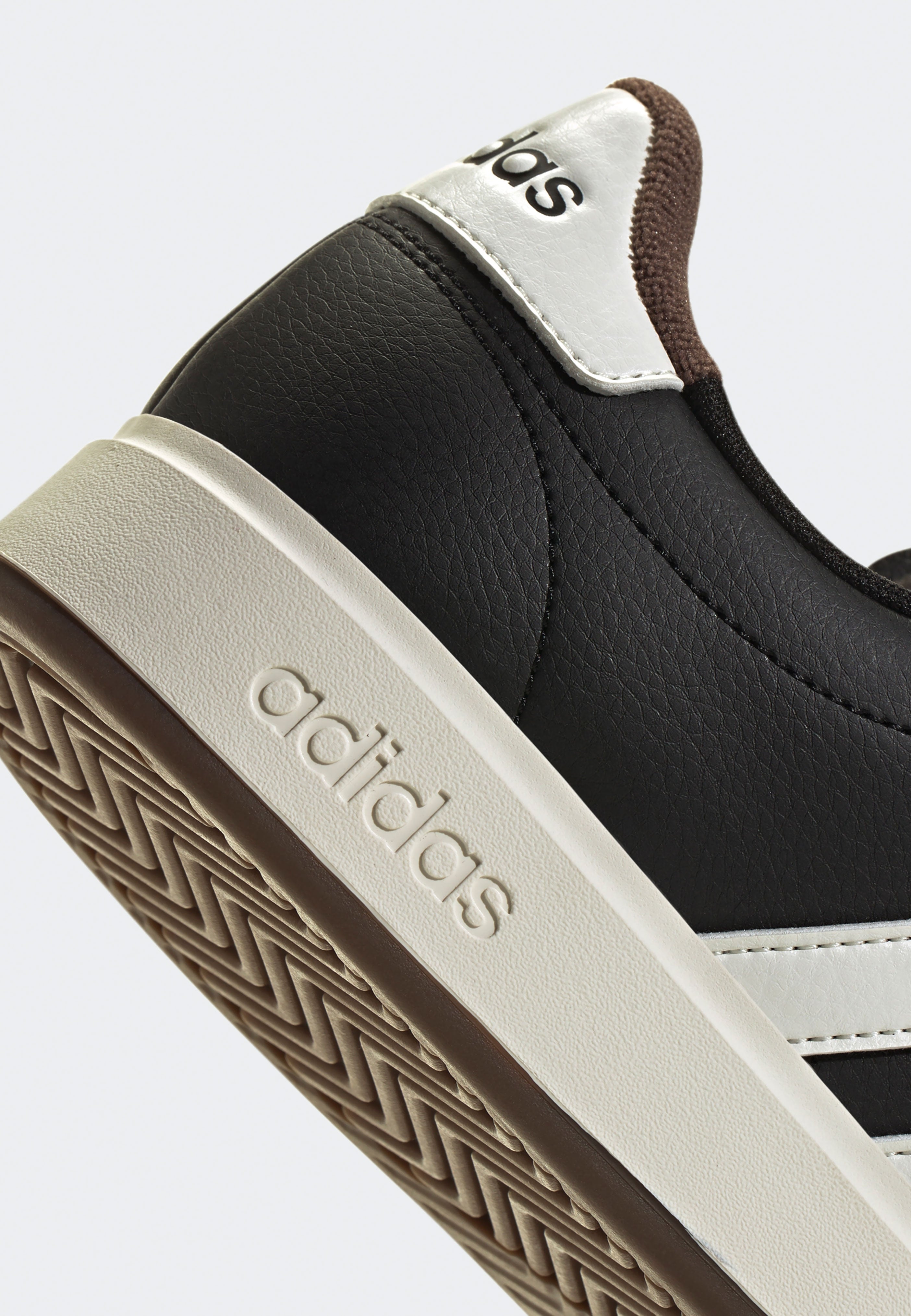 Adidas - Grand Court 2.0 Cblack/Owhite/Earstr - Shoes | Men-Image