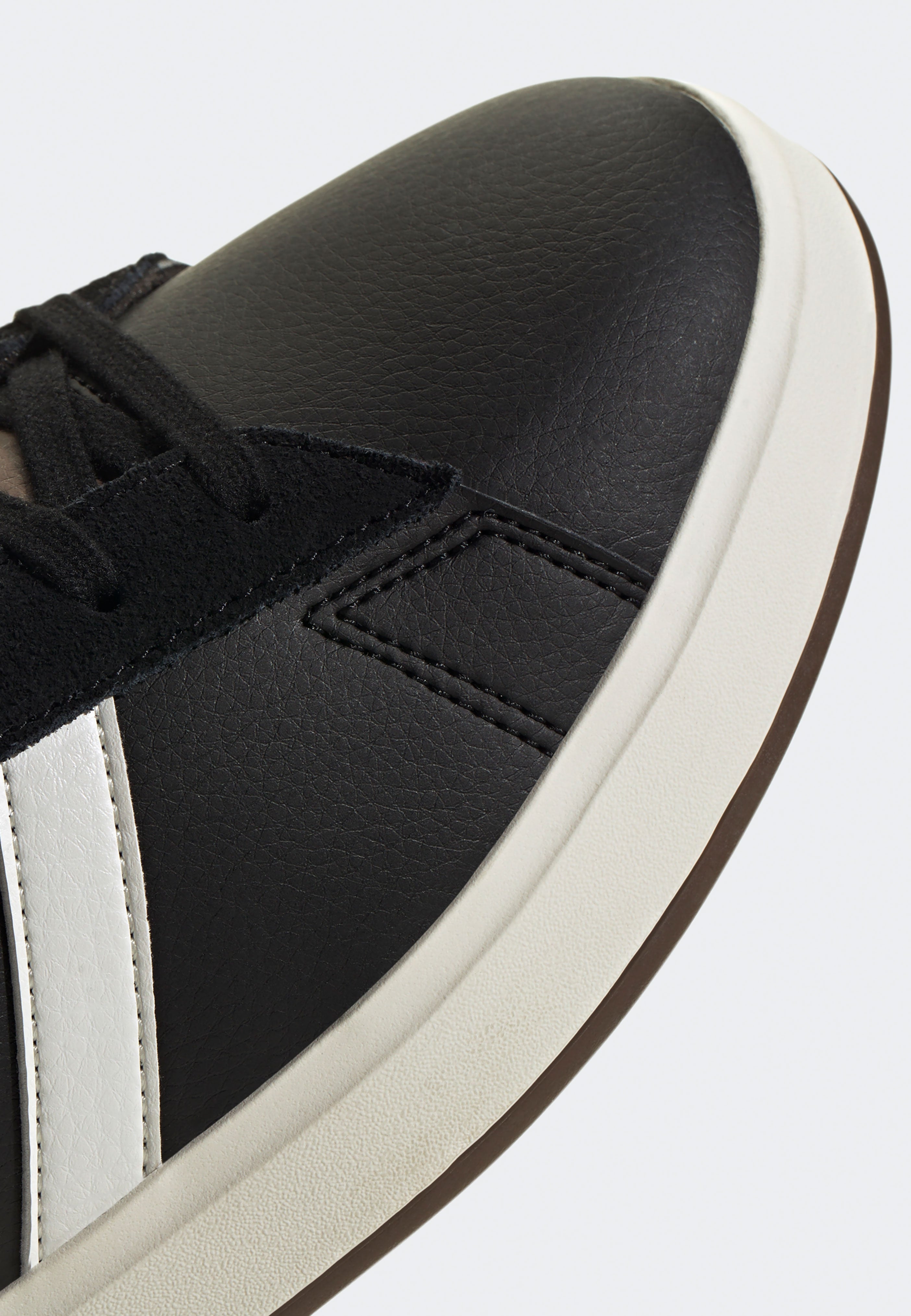 Adidas - Grand Court 2.0 Cblack/Owhite/Earstr - Shoes | Men-Image