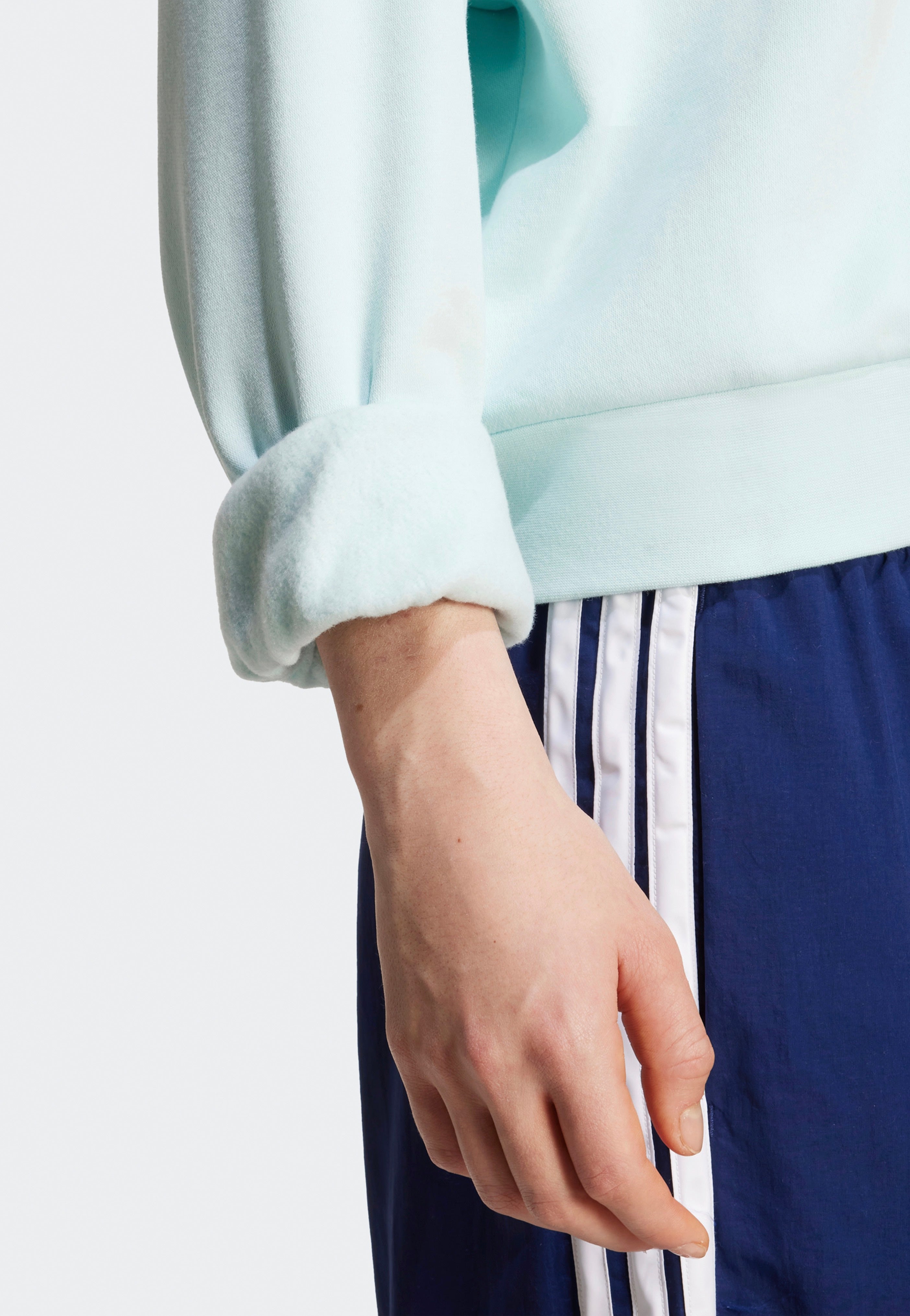 Adidas - Essentials Small Logo Feelcozy Halmin/White - Sweater | Women-Image