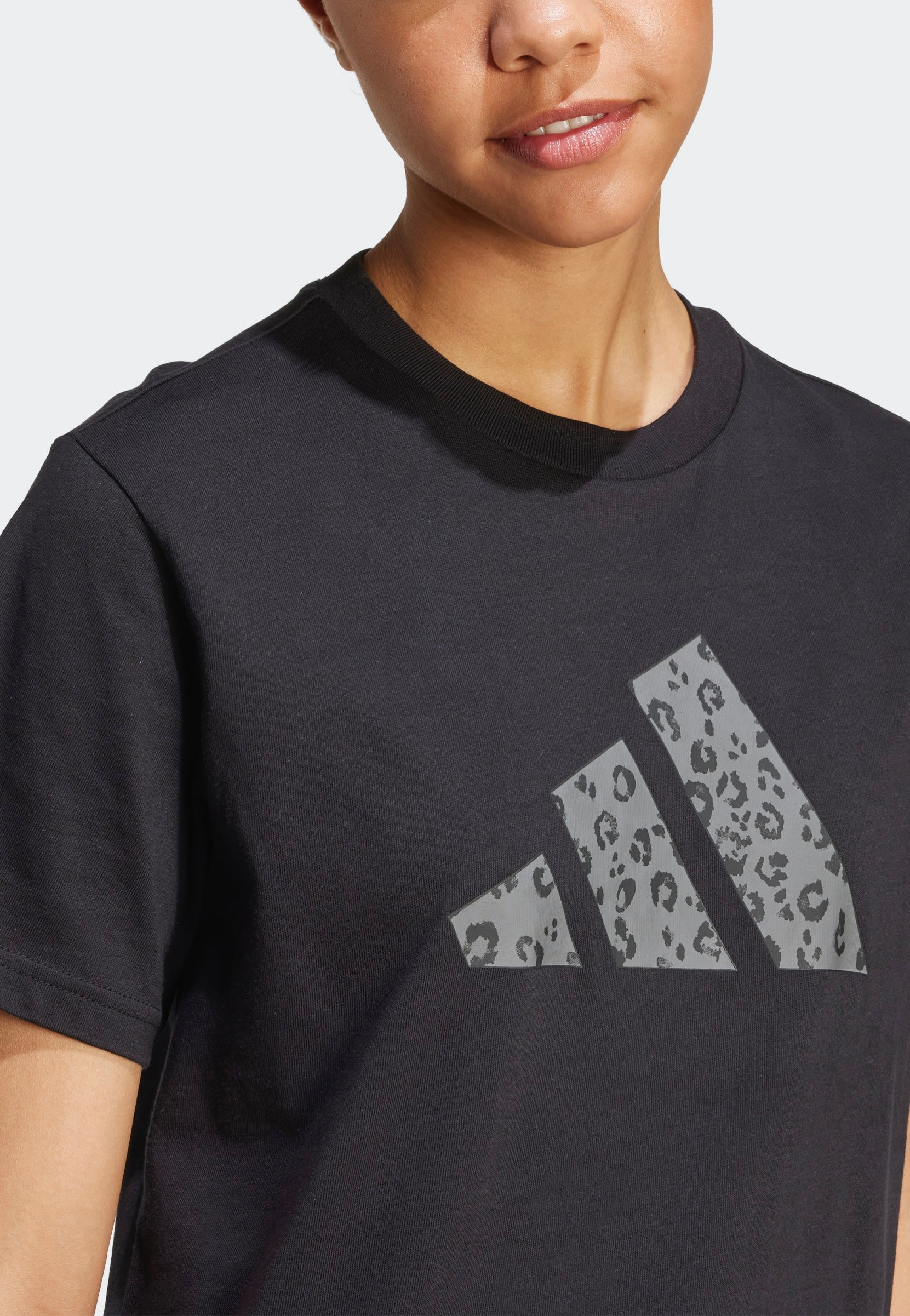 Adidas - Animal Graphic Black - T-Shirt | Women-Image