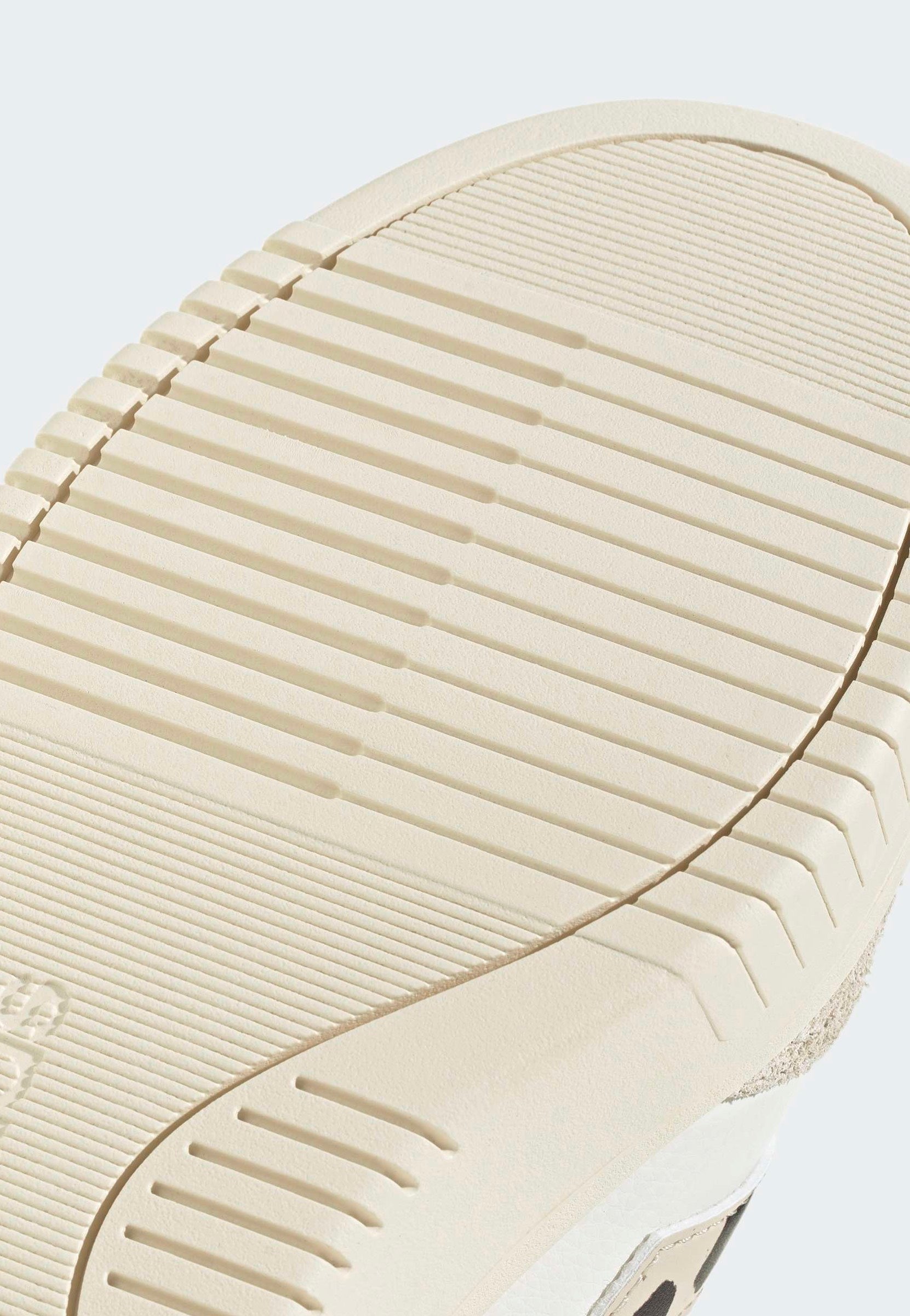 Adidas Courtblock Bold Core White/Crystal Linen/Core Black Dámské boty | Women-Image