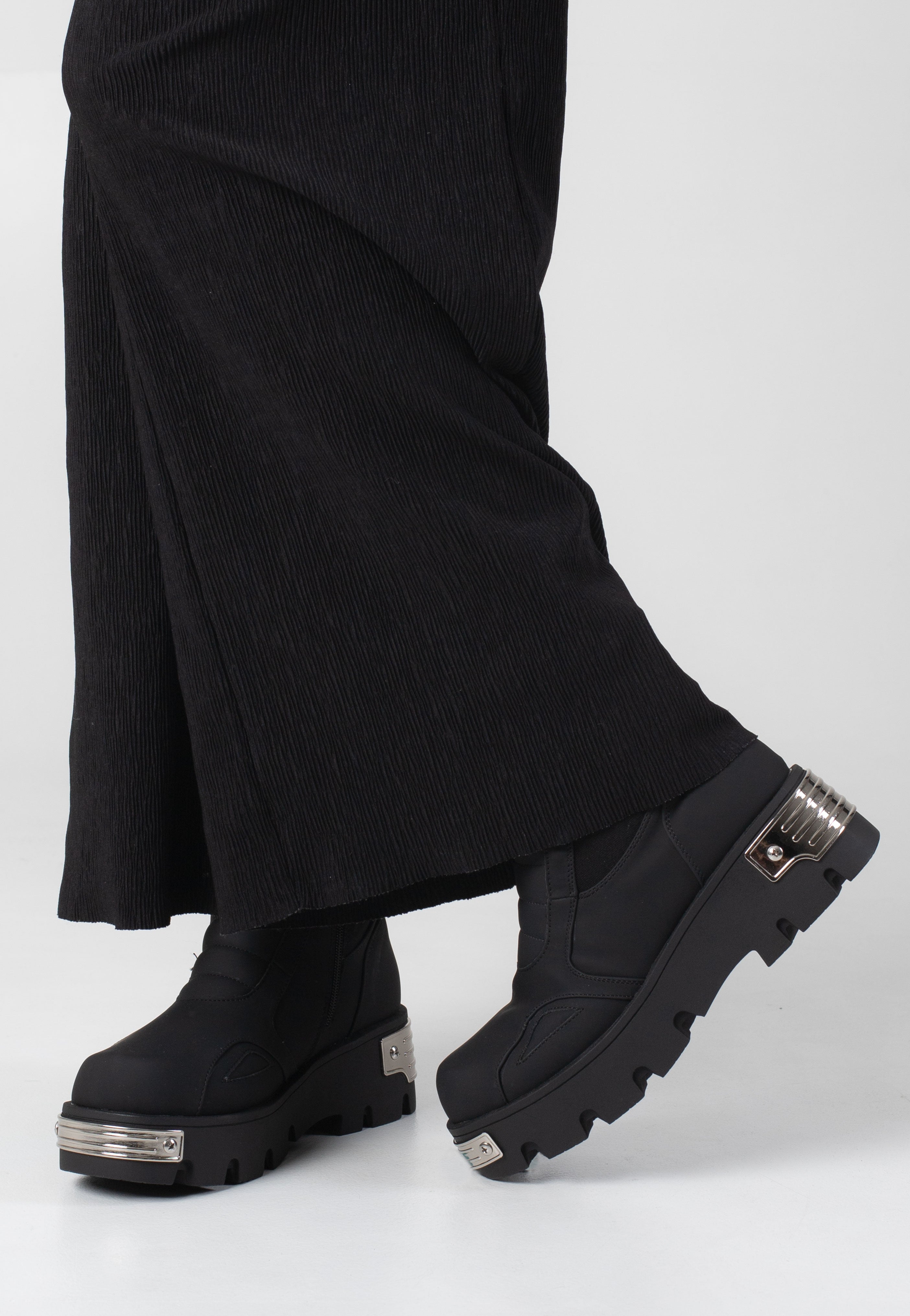 Koi Footwear x Dungeons & Dragons - Uncanny Dodge Rogue Military Black - Girl Shoes | Women-Image