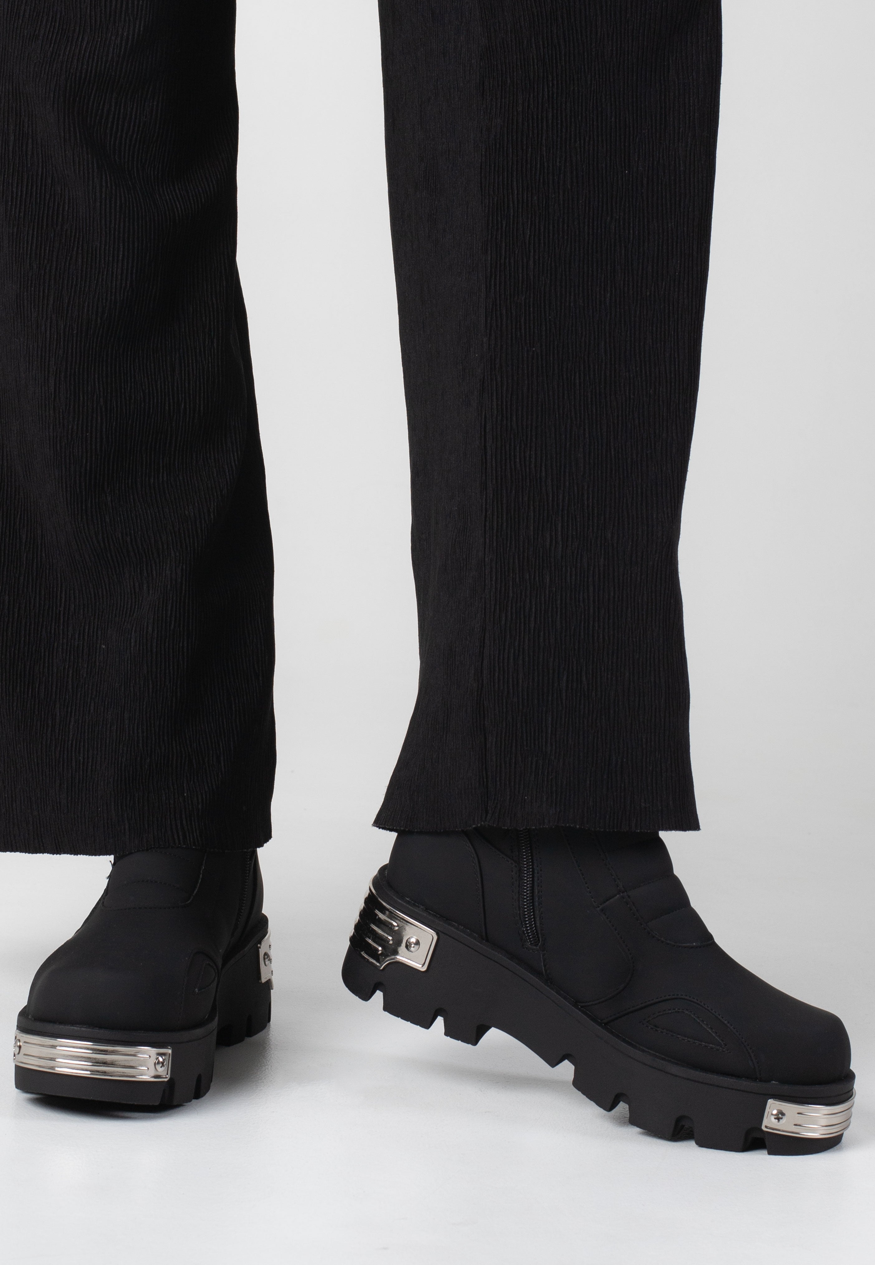 Koi Footwear x Dungeons & Dragons - Uncanny Dodge Rogue Military Black - Girl Shoes | Women-Image