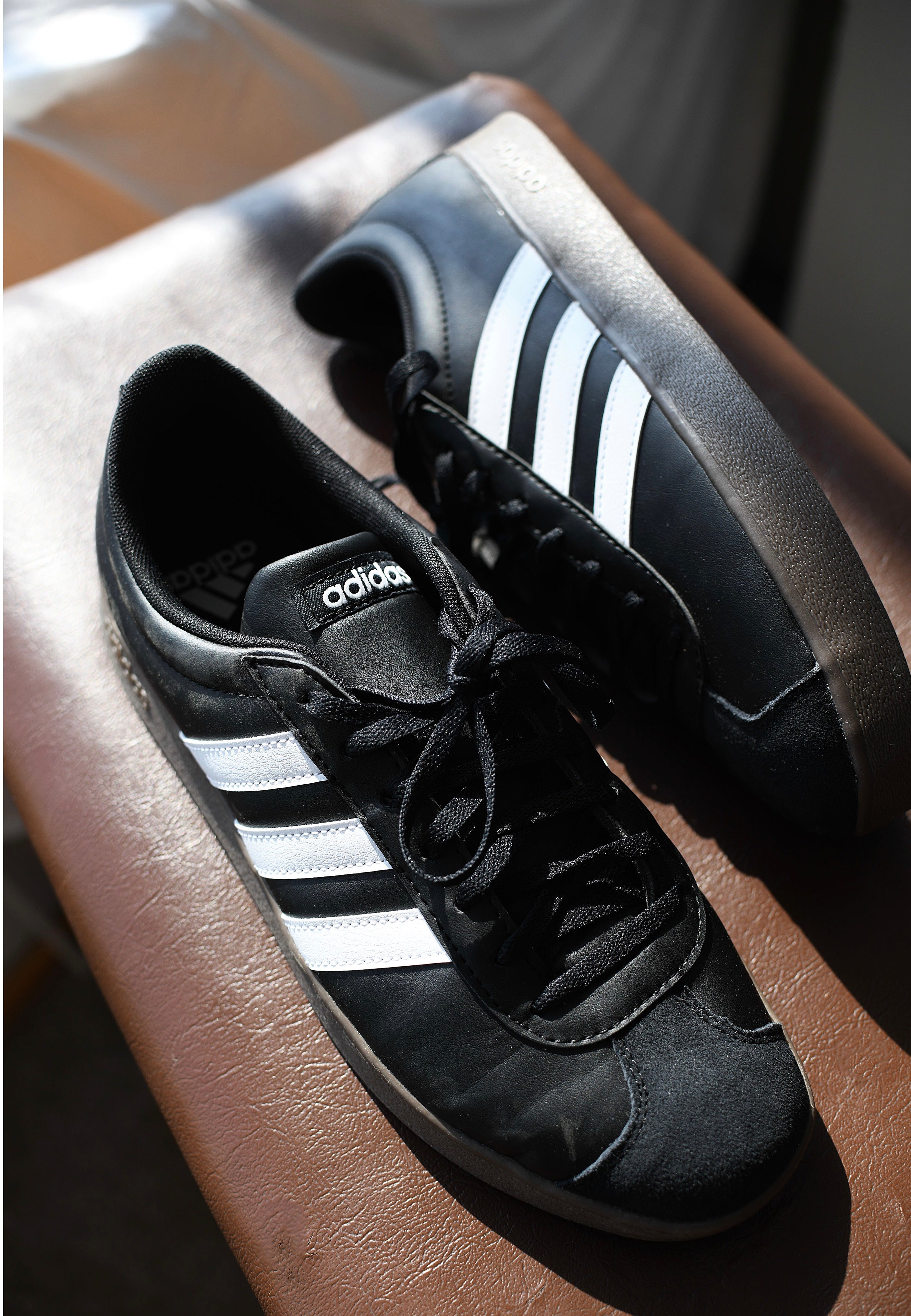 adidas - VL Court Base CBLACK/FTWWHT/CBLACK