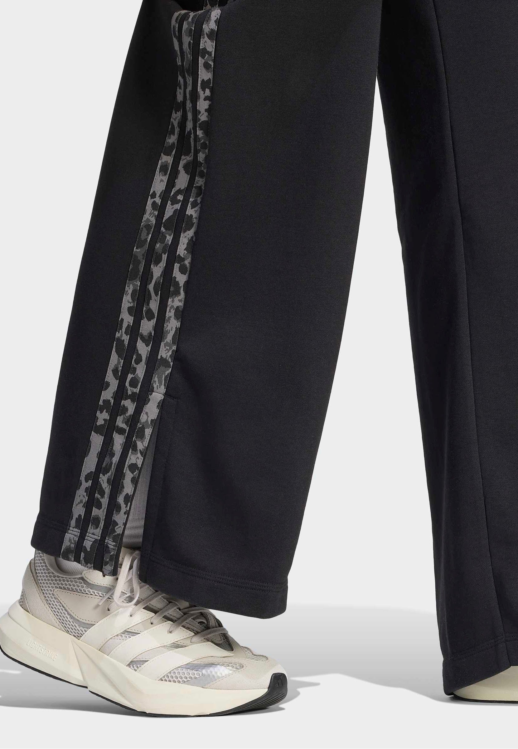 Adidas - Seasonal Essentials Animal Print 3-Stripes Black/Multicolor/Grey Four - Sweat Pants | Women-Image