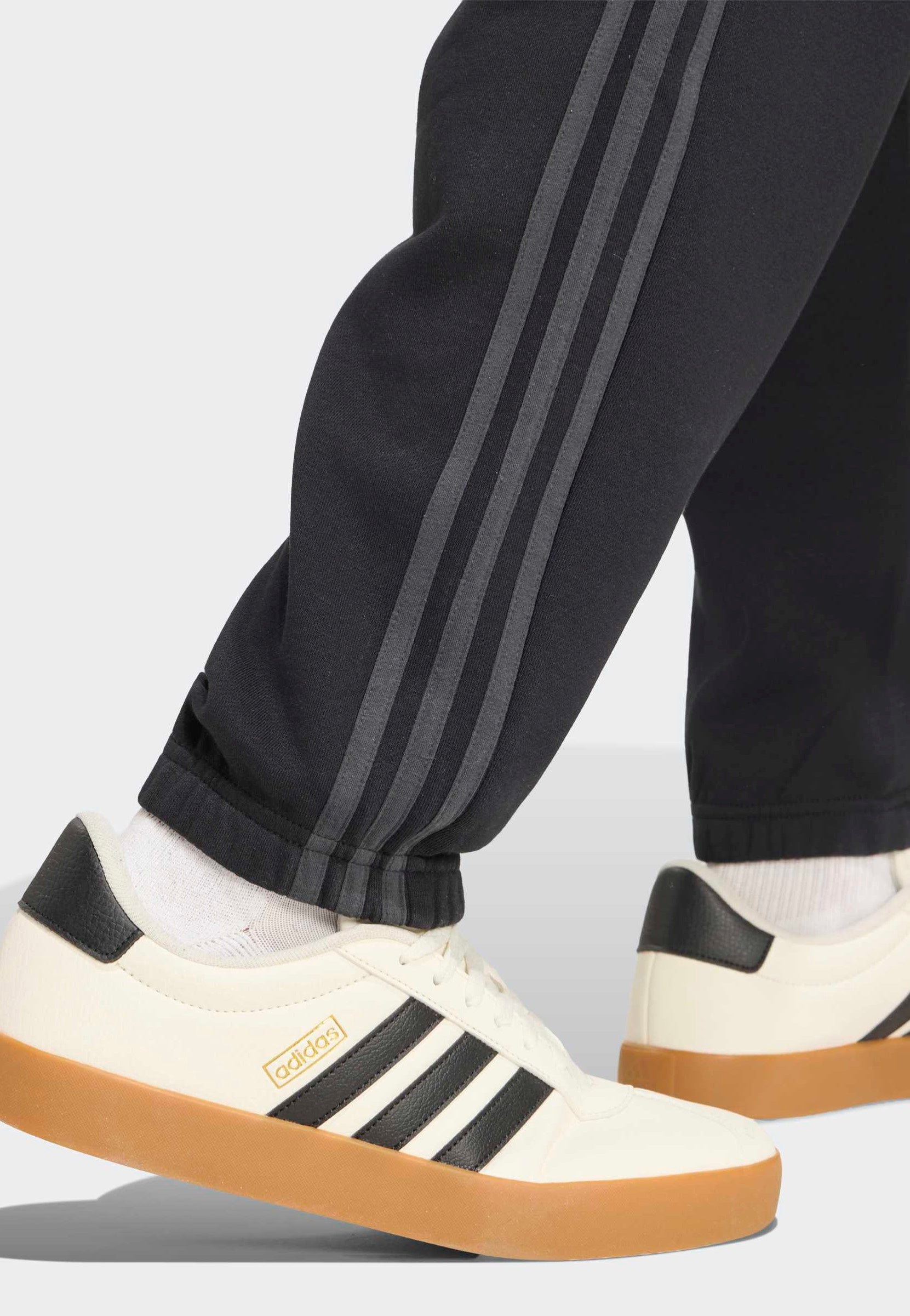 Adidas - Essentials 3-Stripes Fleece Tapered Cuffed Black/Carbon - Sweat Pants | Men-Image