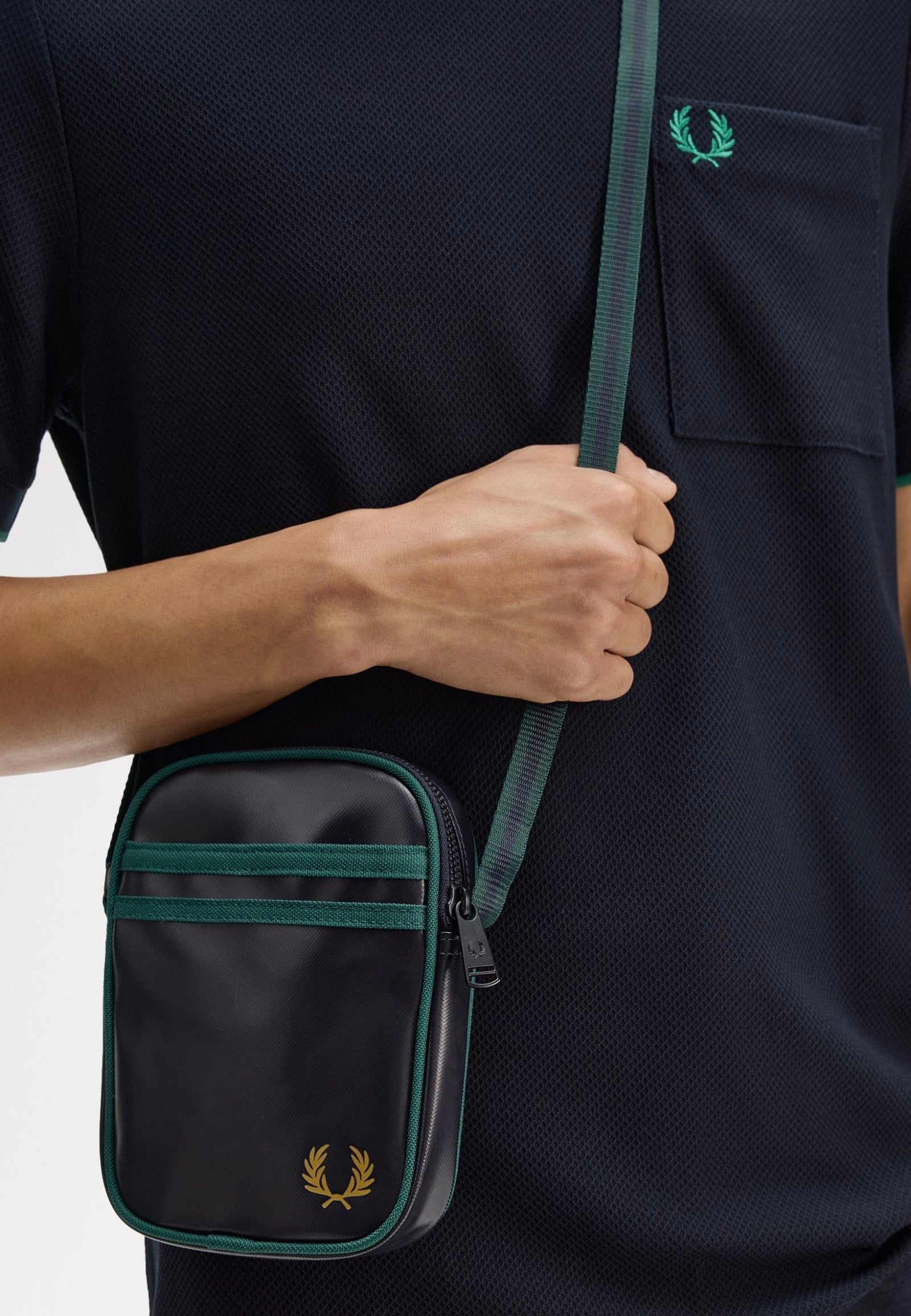 Fred Perry - Classic Small Side Navy/Grassroots - Crossbody Bag | Neutral-Image
