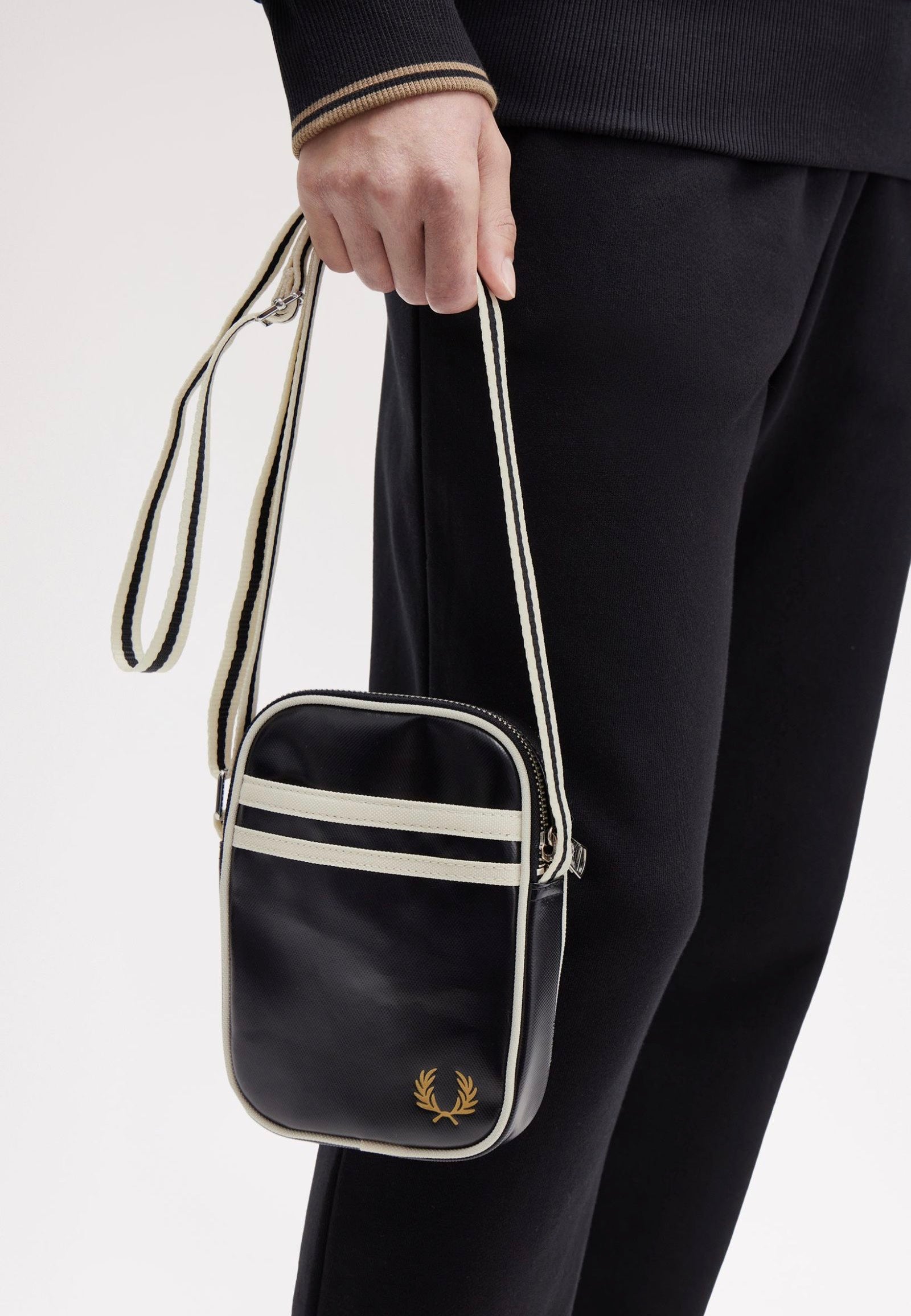 Fred Perry - Classic Small Side Black/Ecru - Travel Bag | Neutral-Image