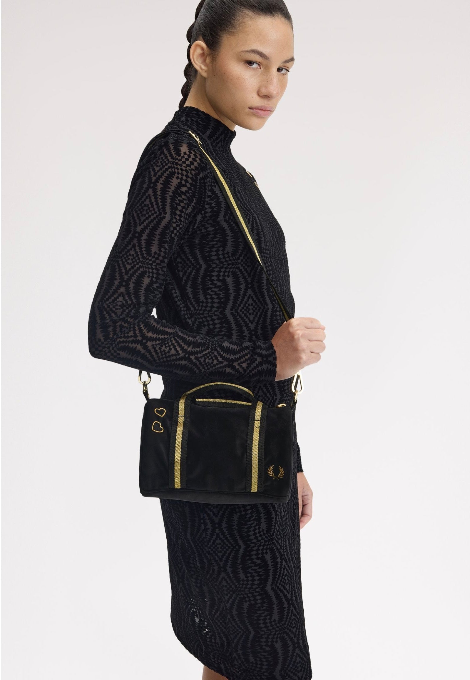 Fred Perry x Amy Winehouse - Amy Mini Velour Barrel Black - Dufflebag | Neutral-Image