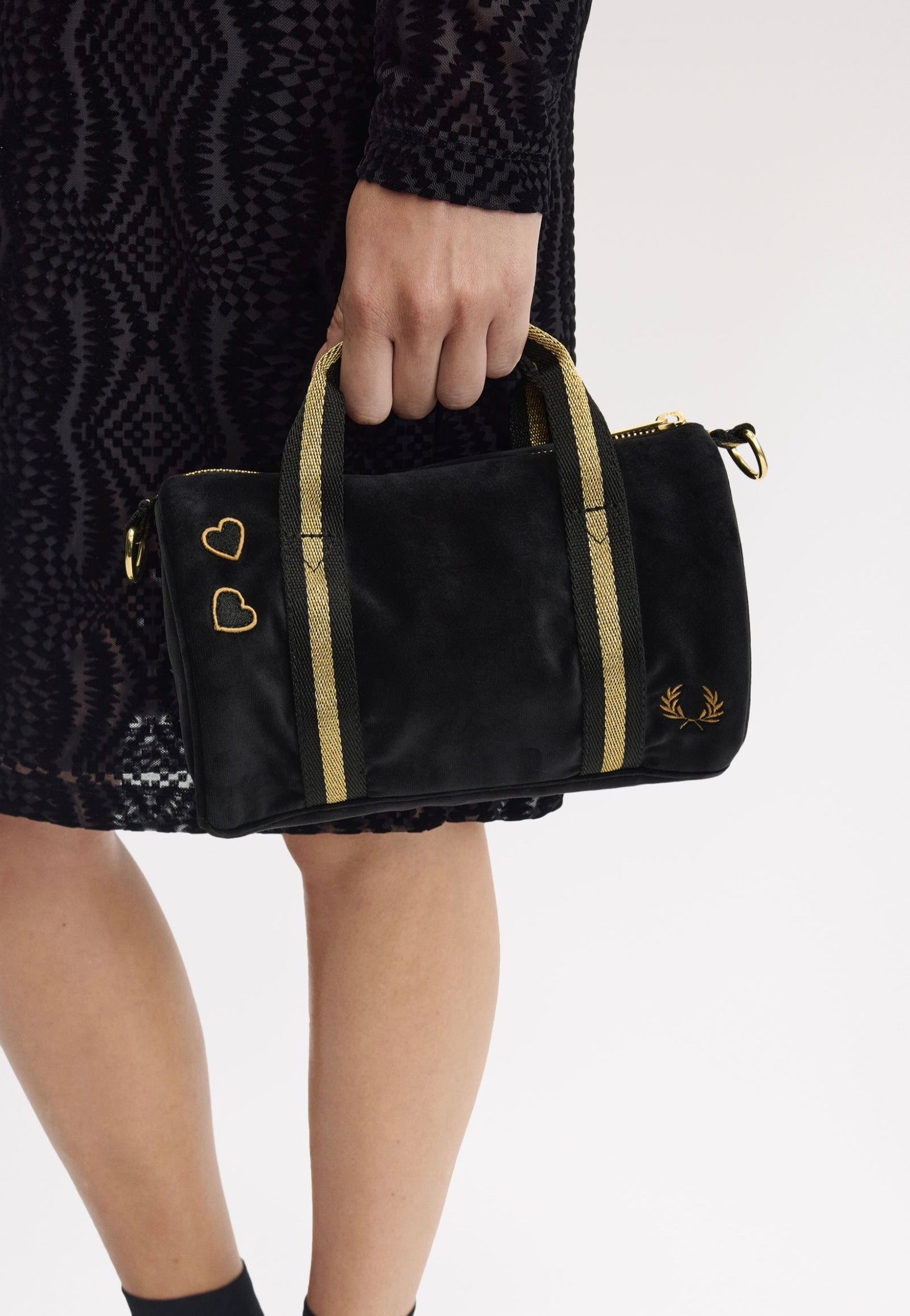 Fred Perry x Amy Winehouse - Amy Mini Velour Barrel Black - Dufflebag | Neutral-Image