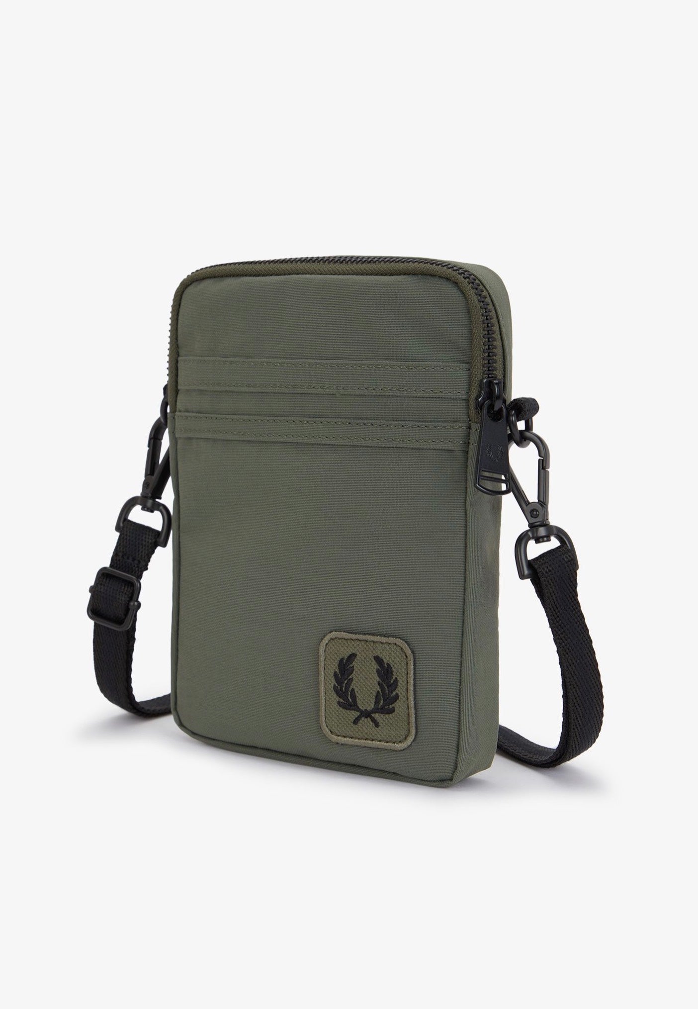 Fred Perry - Nylon Badge Small Side Laurel Wreath Green - Travel Bag | Neutral-Image