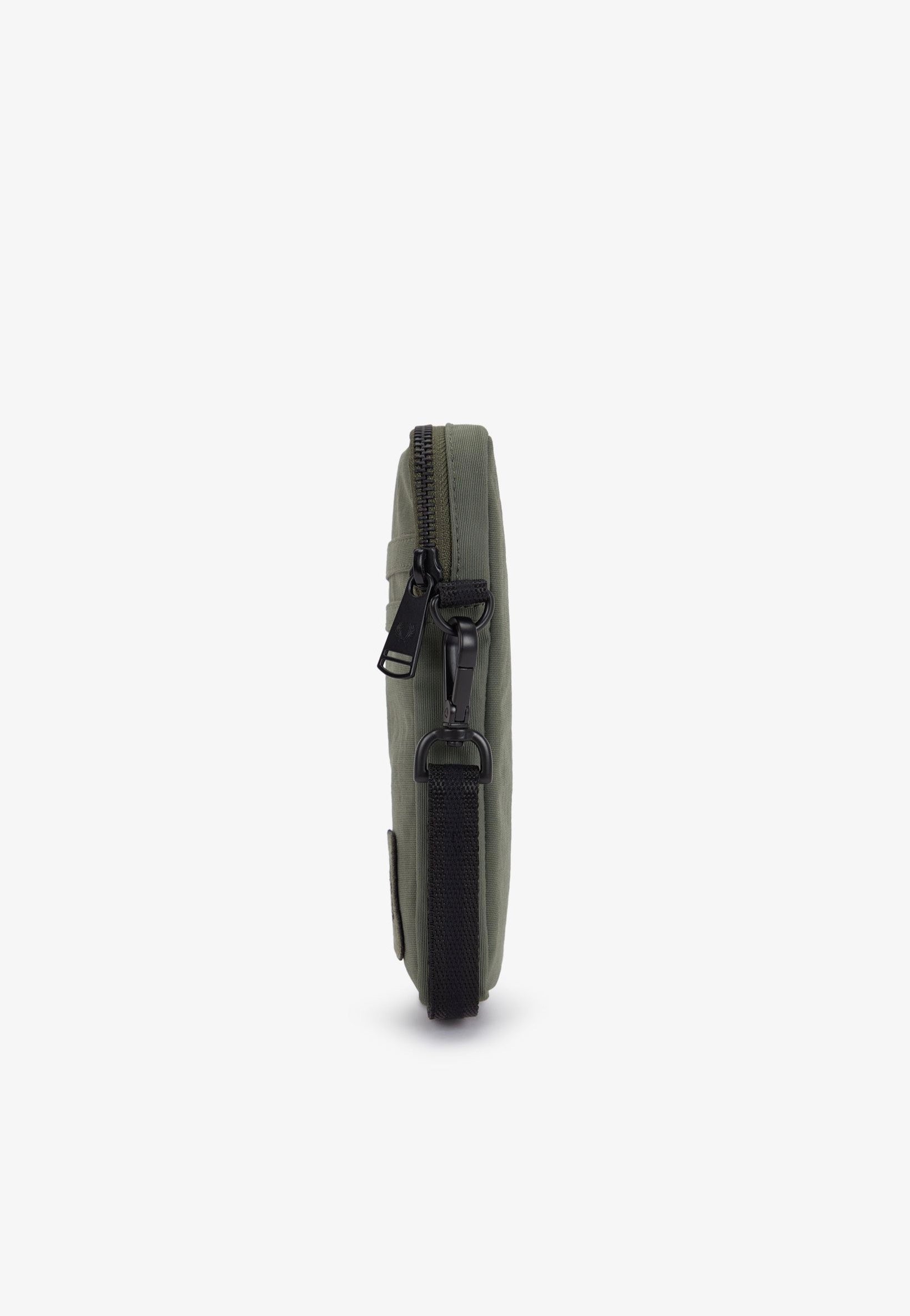Fred Perry - Nylon Badge Small Side Laurel Wreath Green - Travel Bag | Neutral-Image