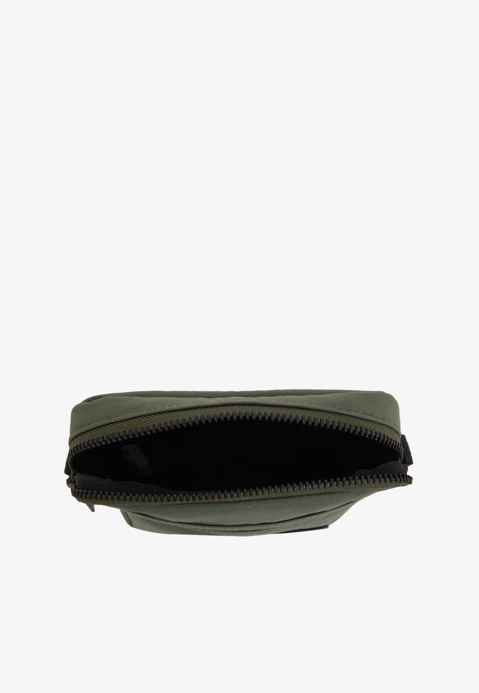 Fred Perry - Nylon Badge Small Side Laurel Wreath Green - Travel Bag | Neutral-Image