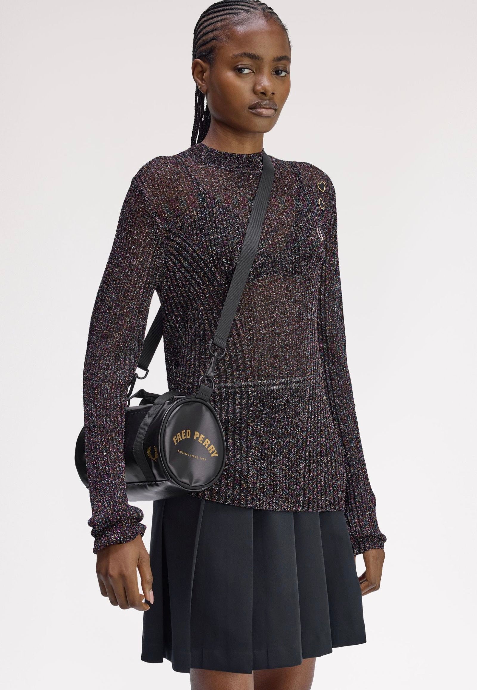 Fred Perry - Tonal Classic Mini Barrel Black/Gold - Dufflebag | Neutral-Image