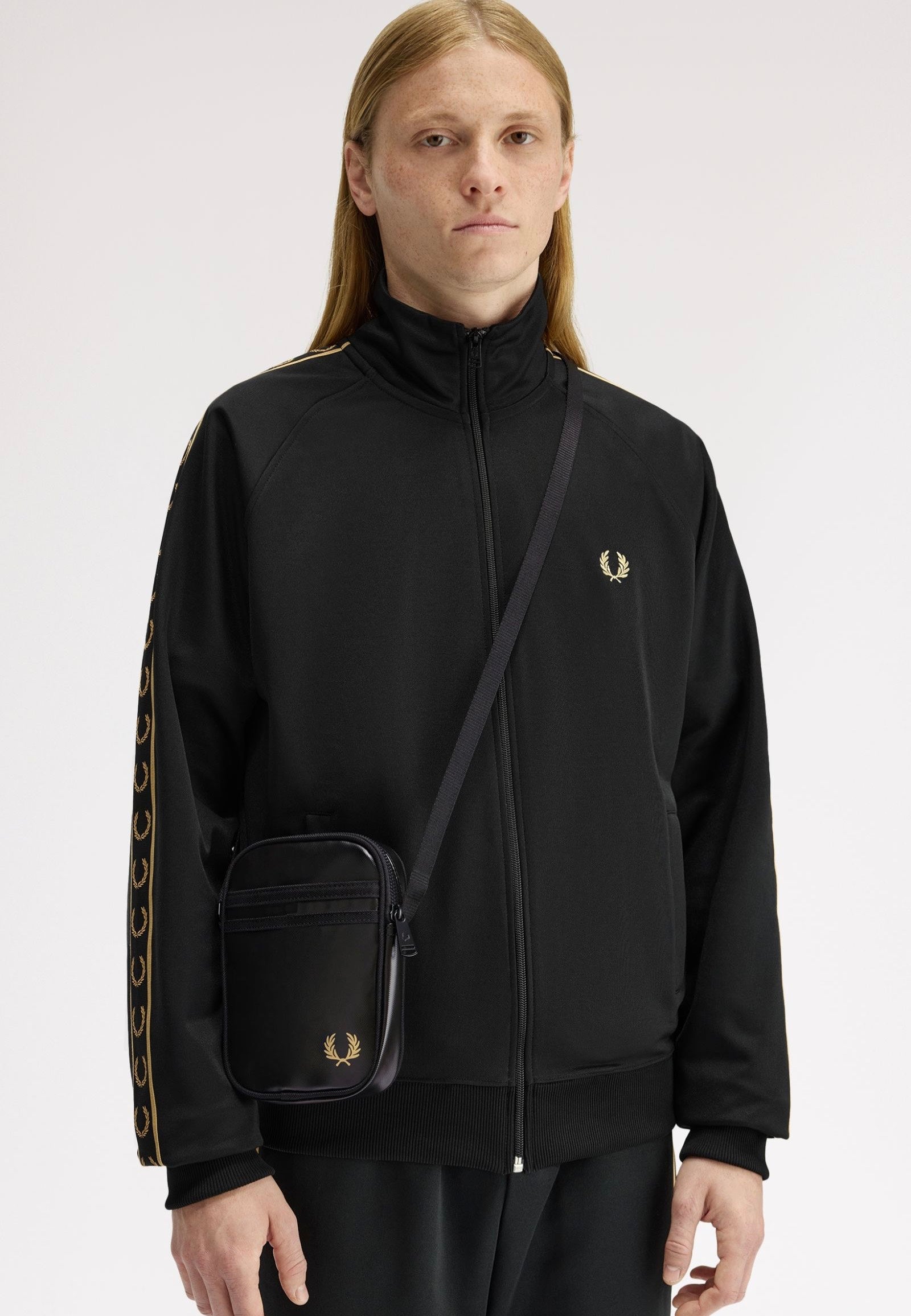 Fred Perry - Tonal Classic Small Side Black/Gold - Crossbody Bag | Neutral-Image