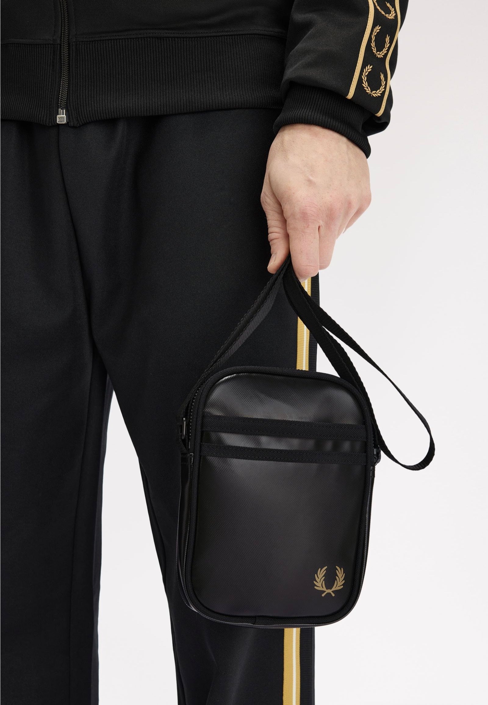 Fred Perry - Tonal Classic Small Side Black/Gold - Crossbody Bag | Neutral-Image