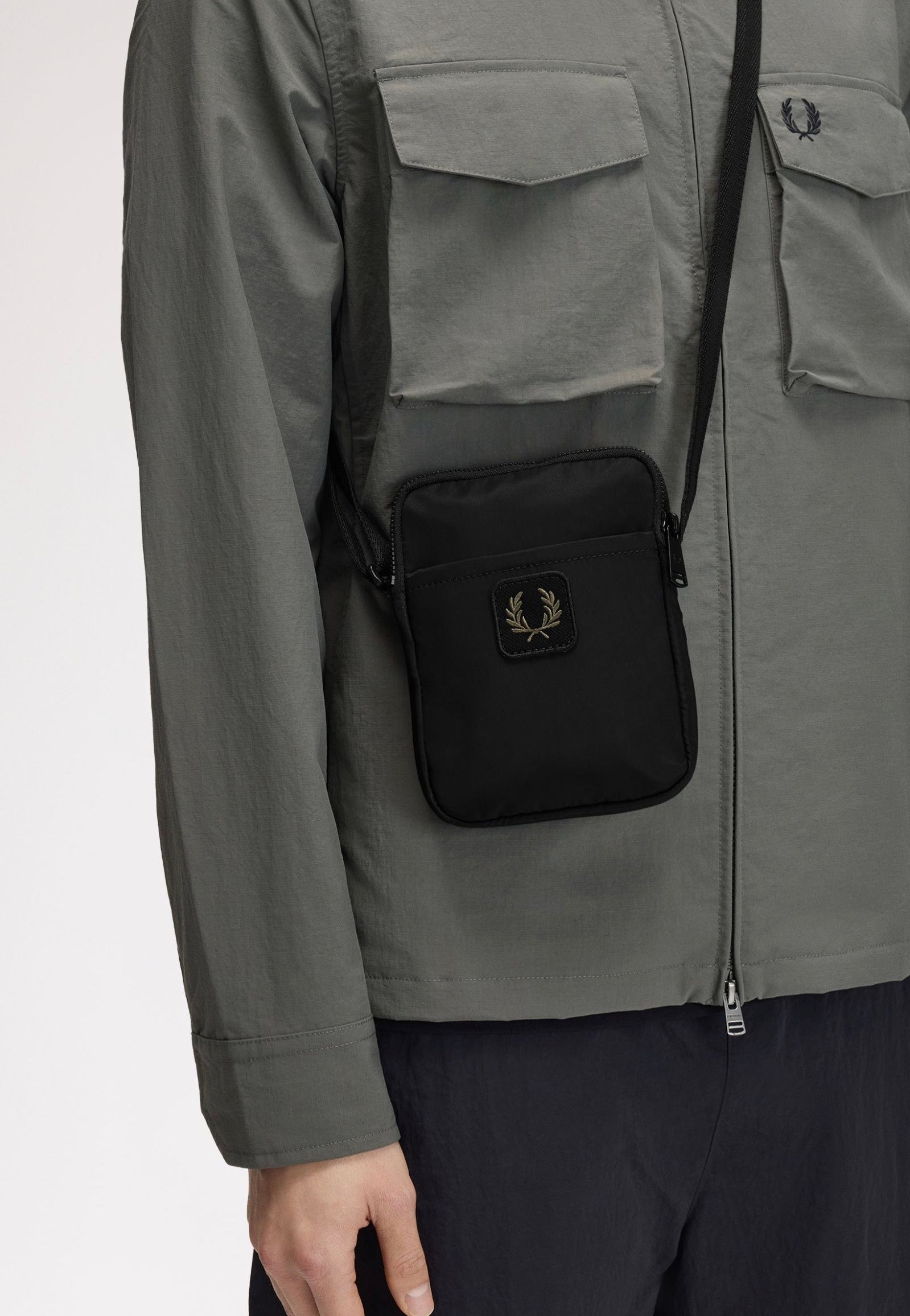 Fred Perry - Crinkle Nylon Small Side Black - Bag | Neutral-Image
