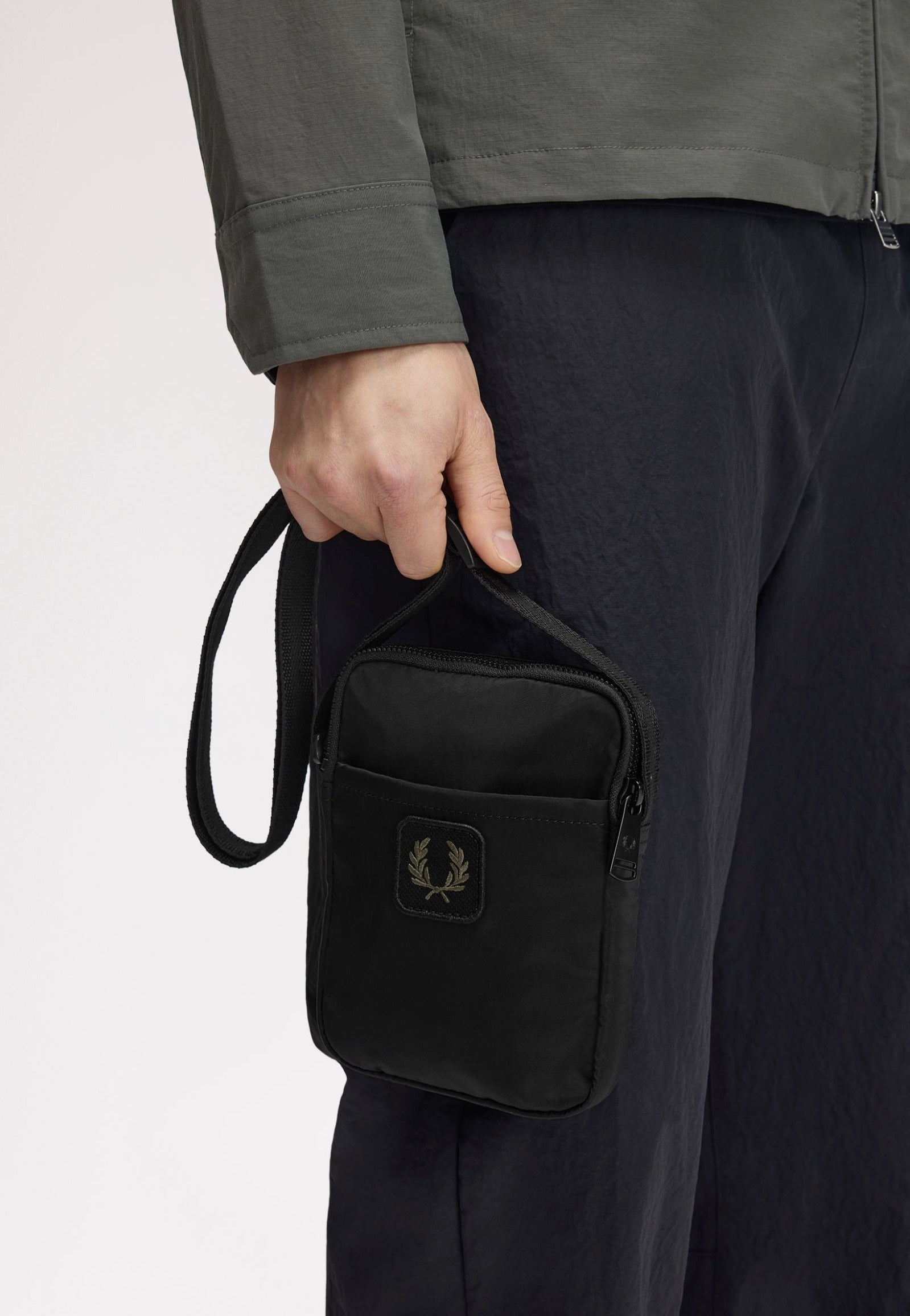 Fred Perry - Crinkle Nylon Small Side Black - Bag | Neutral-Image